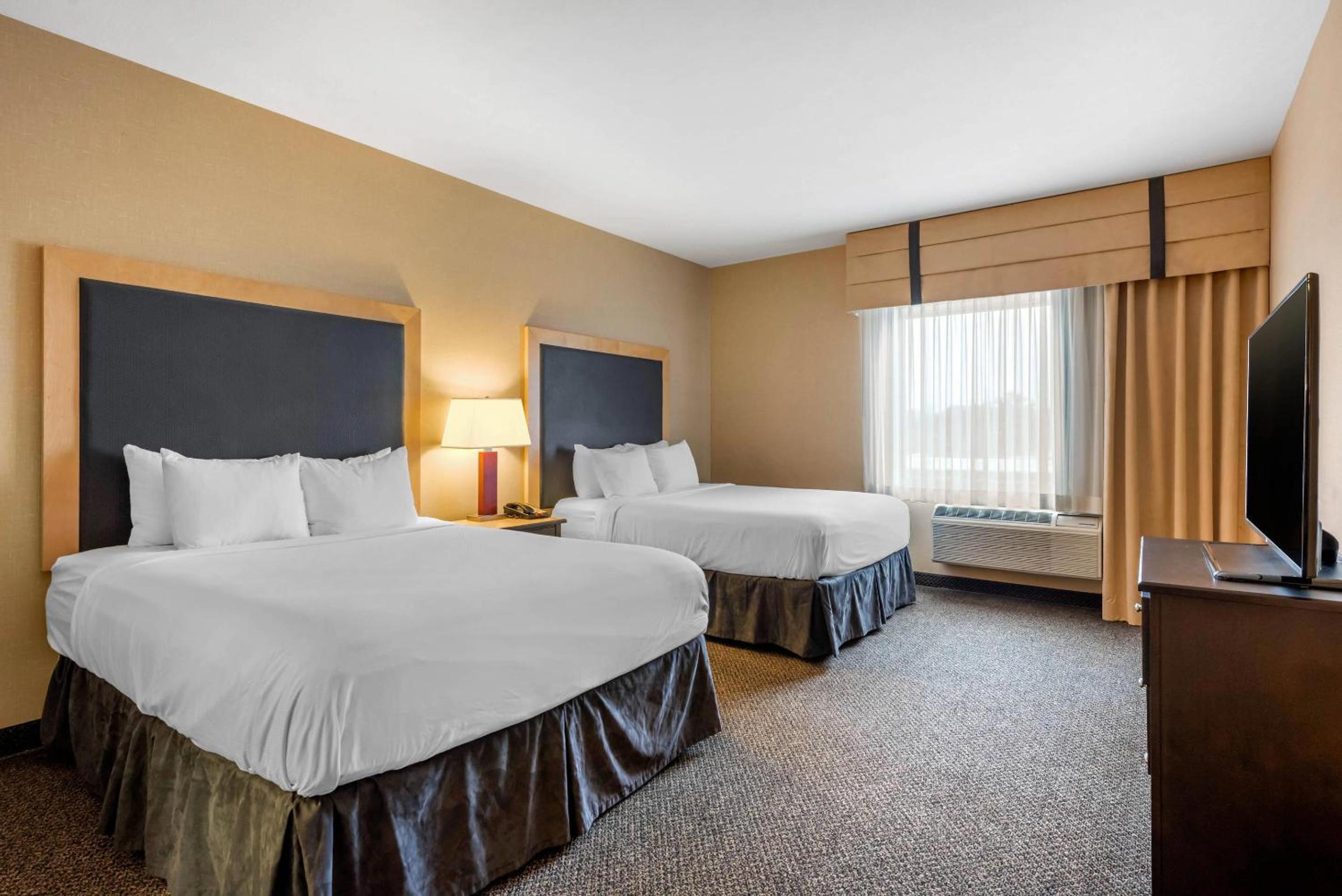 Suite with Two Queen Beds - Accessible/Non-Smoking - Photo 2