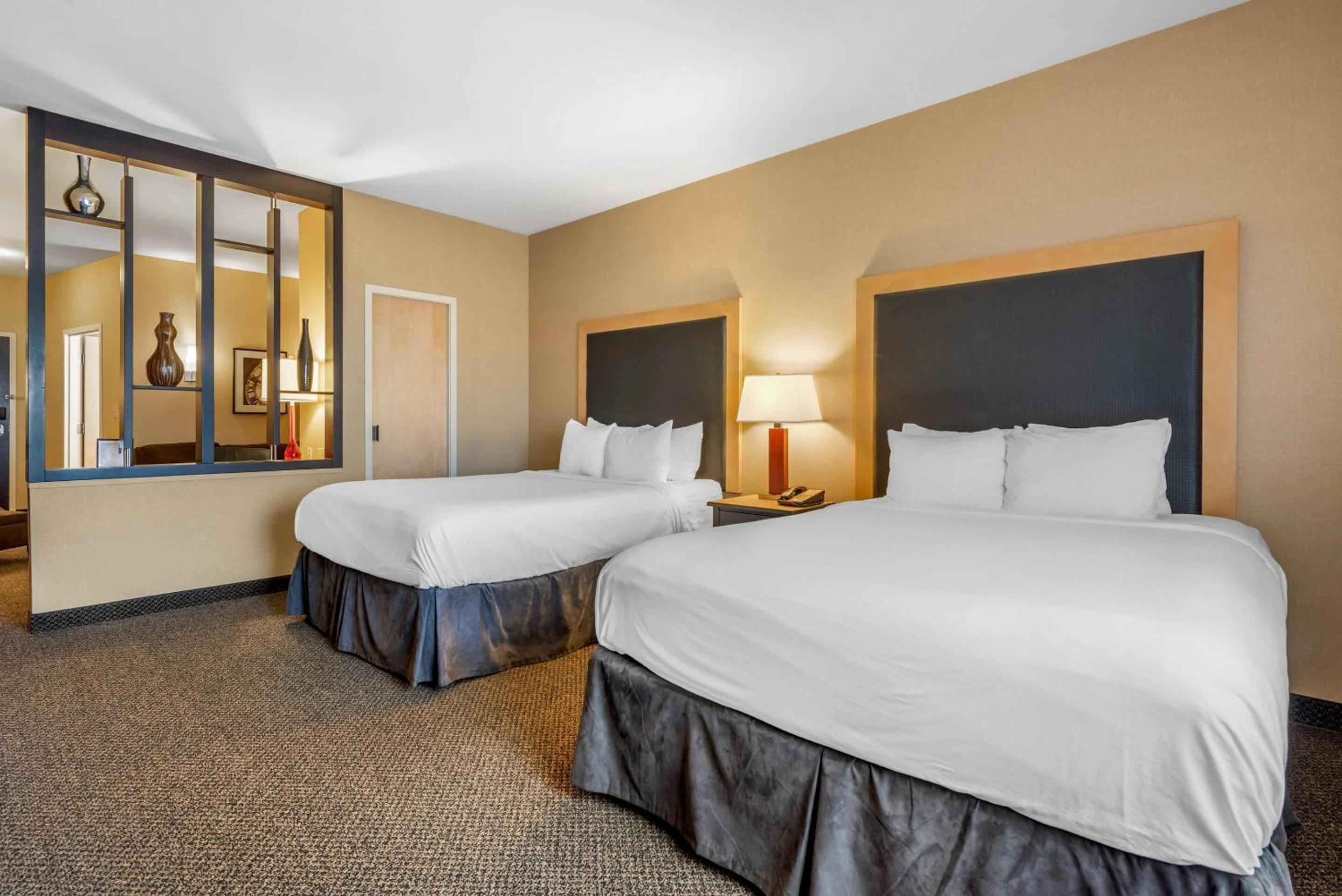 Suite with Two Queen Beds - Accessible/Non-Smoking - Photo 4