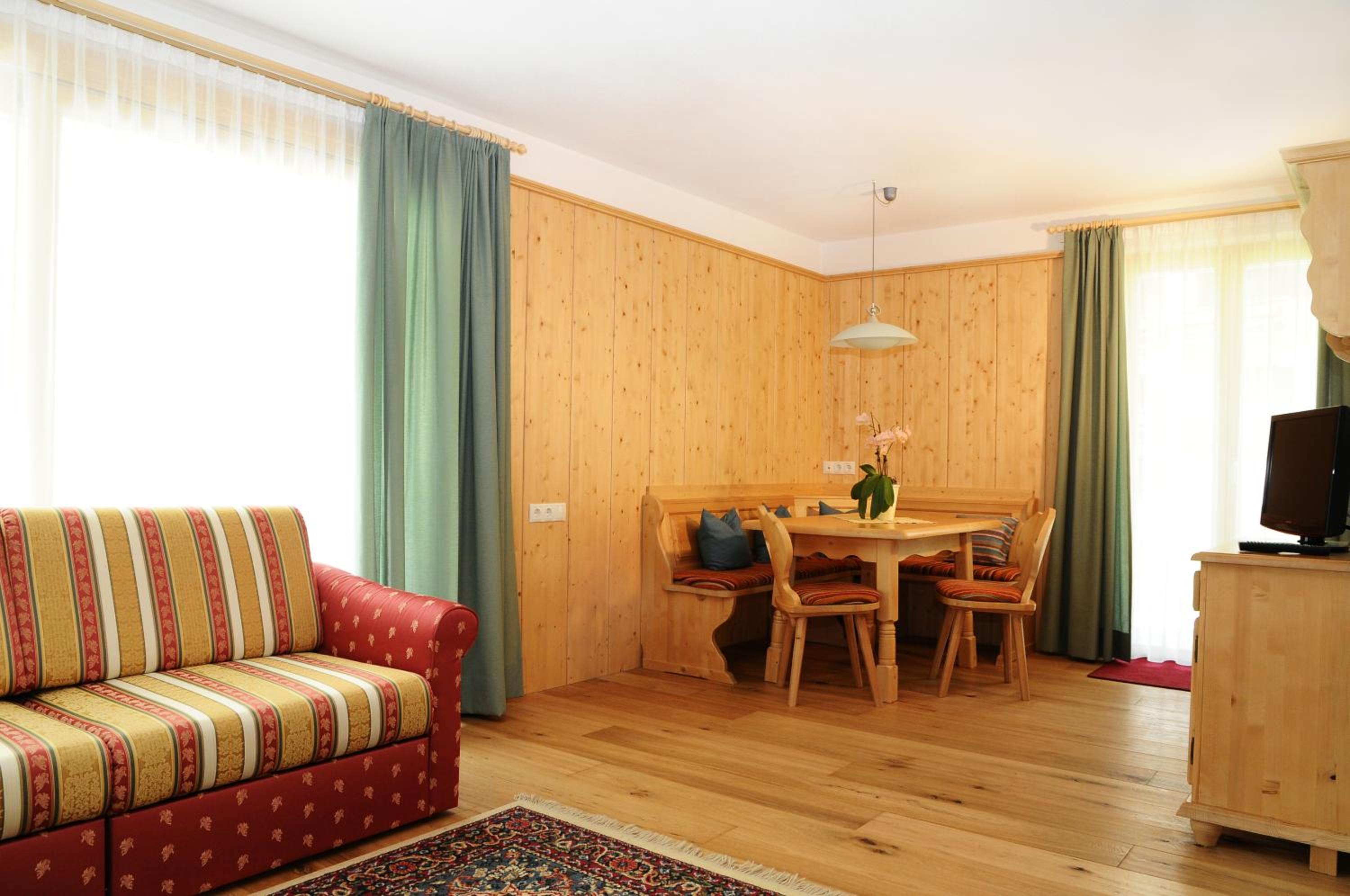 Two-Bedroom Apartment with Terrace photo 2