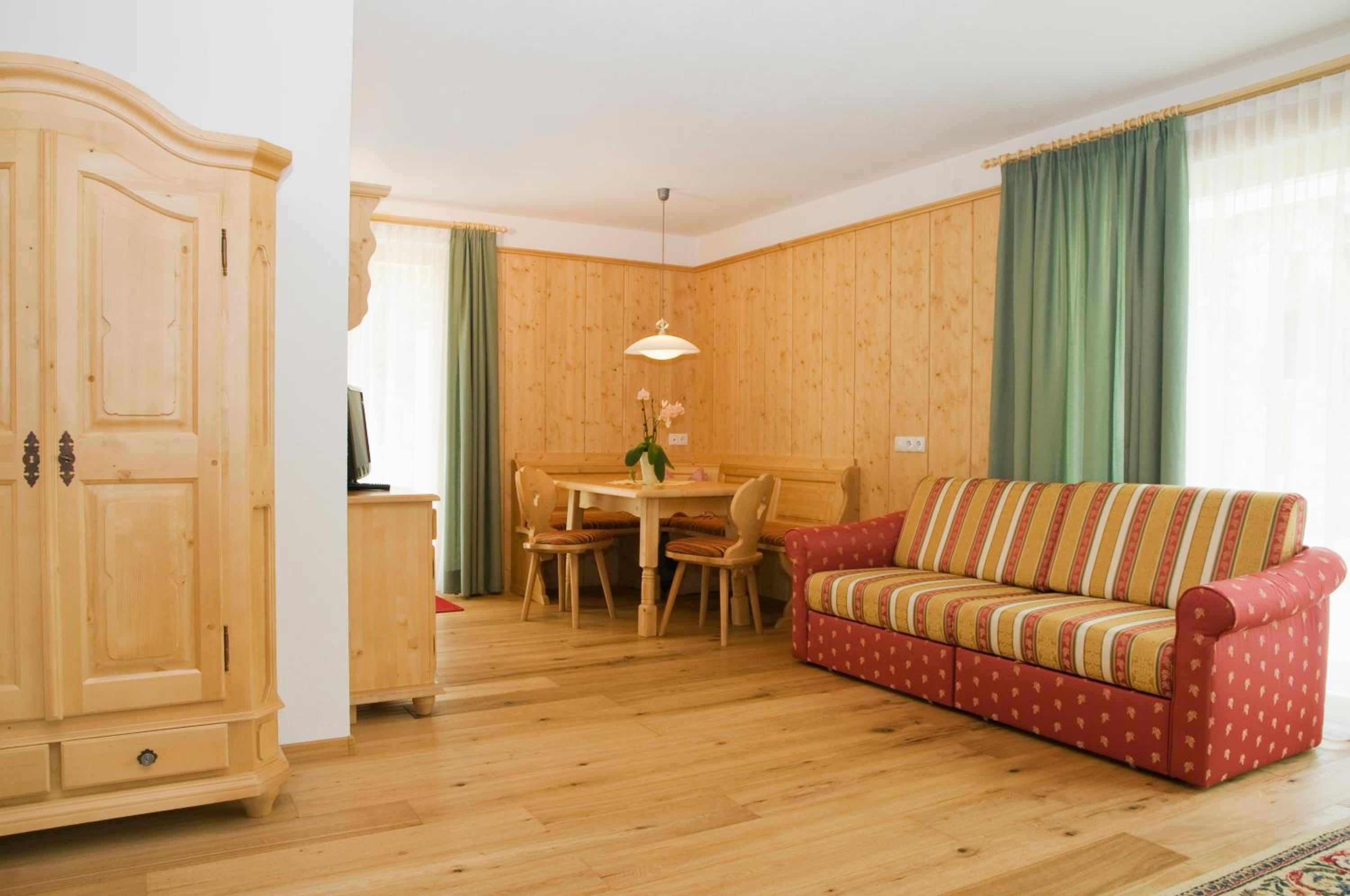 Two-Bedroom Apartment with Terrace photo 3