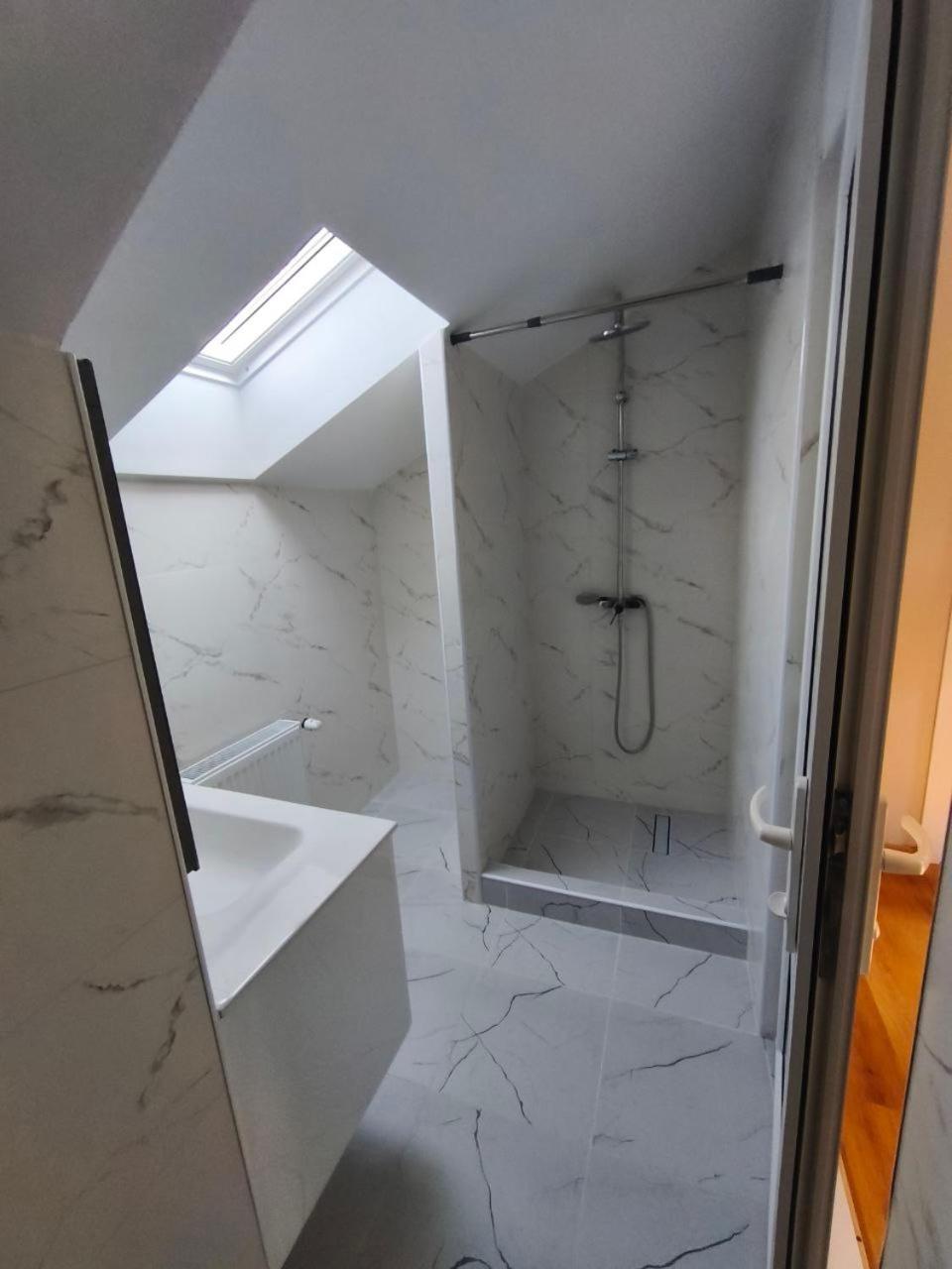 Double Room with Shared Bathroom photo 3