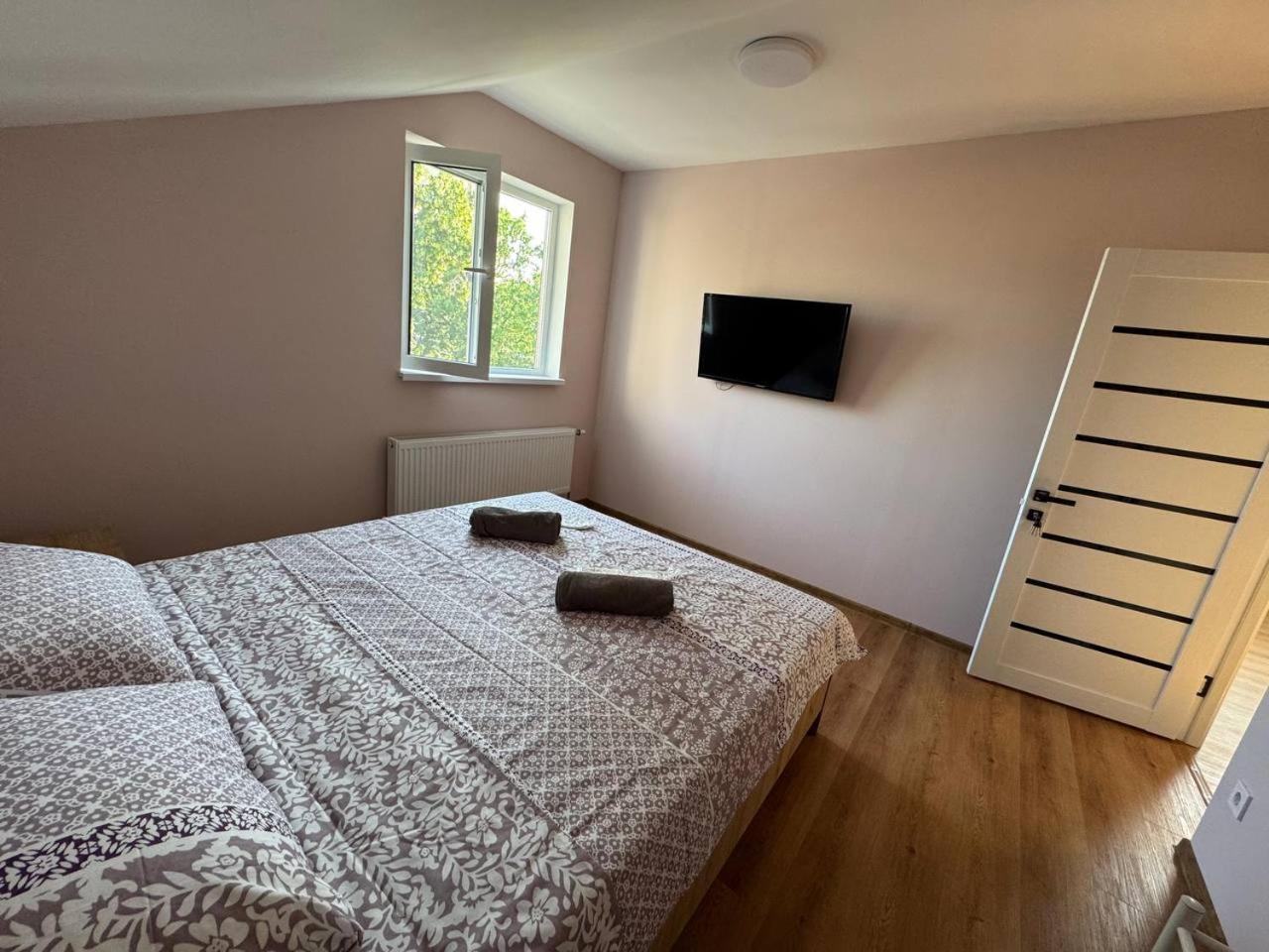Double Room with Shared Bathroom photo 2
