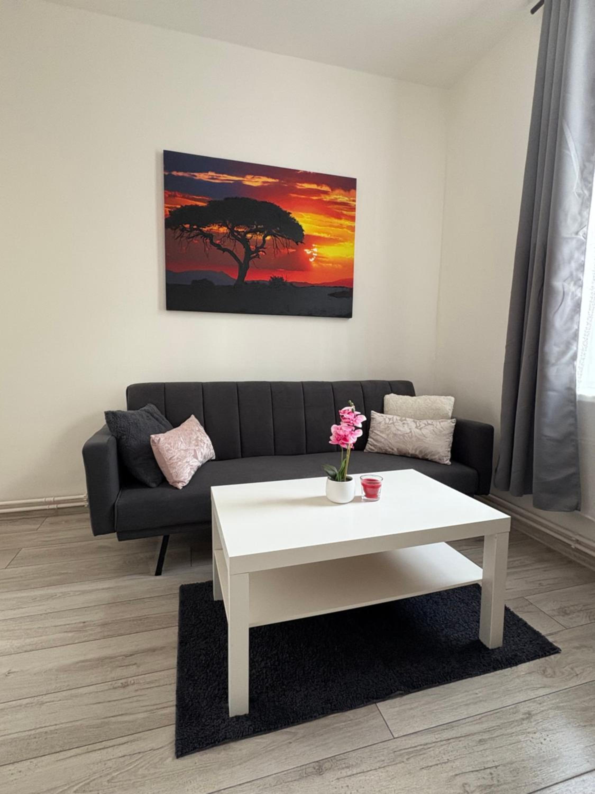 Apartment photo 2