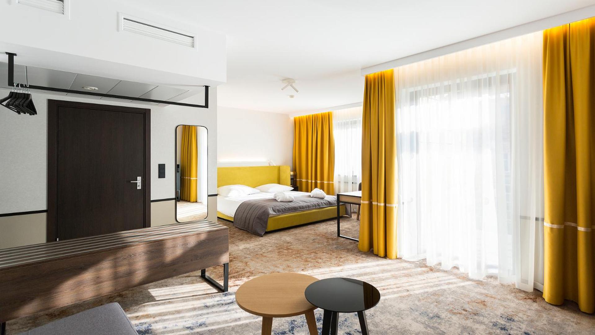 Junior Suite with Balcony - Photo 6