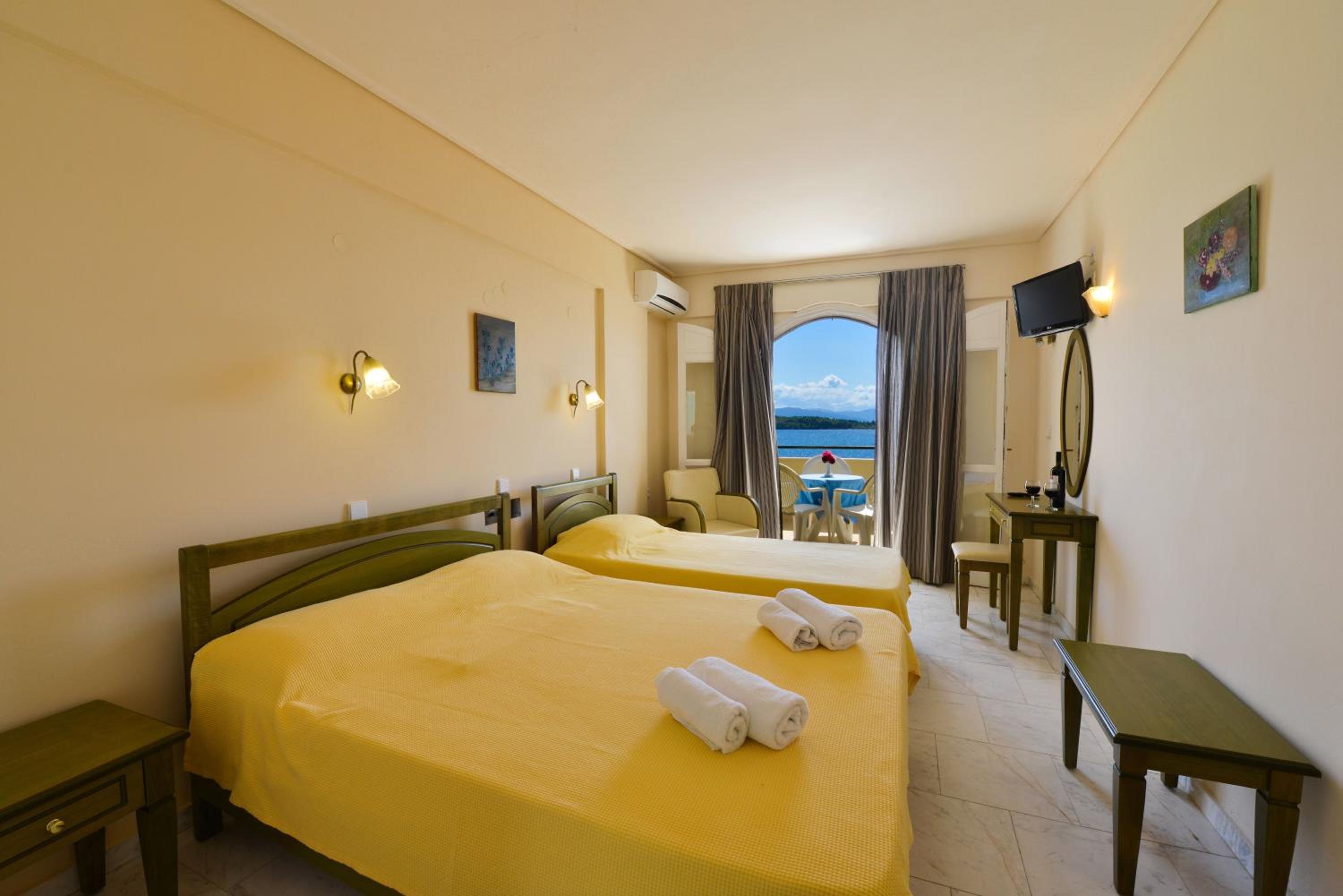 Triple Room with Sea View