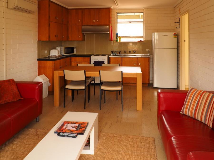 Three-Bedroom House - Wallaby photo 2