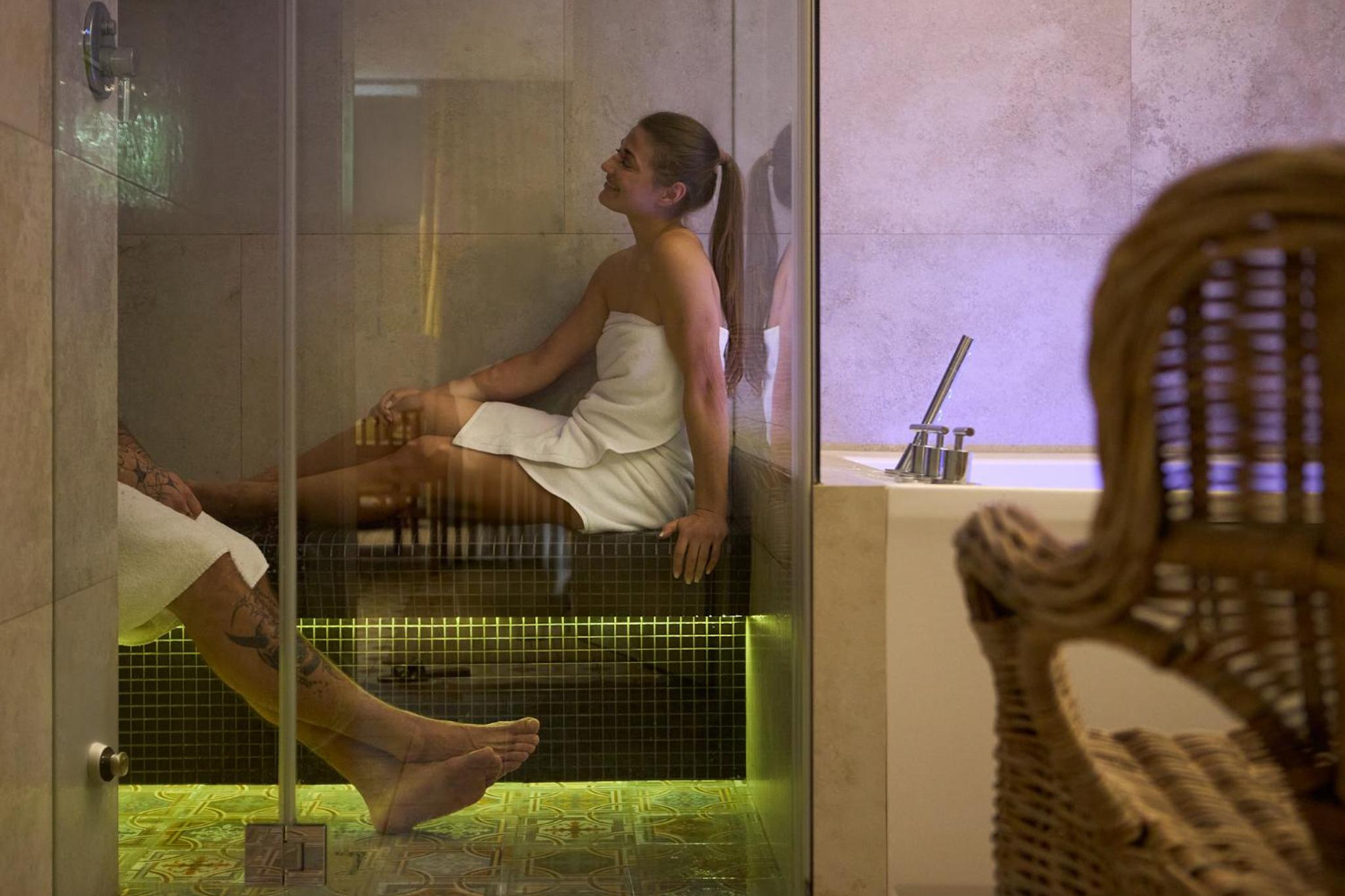 Studio with Spa Bath