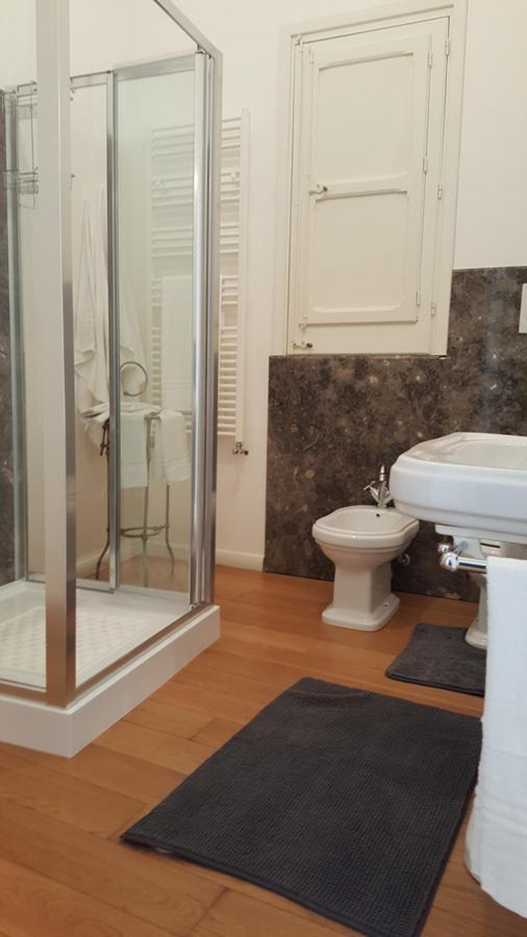Double Room - Photo 7