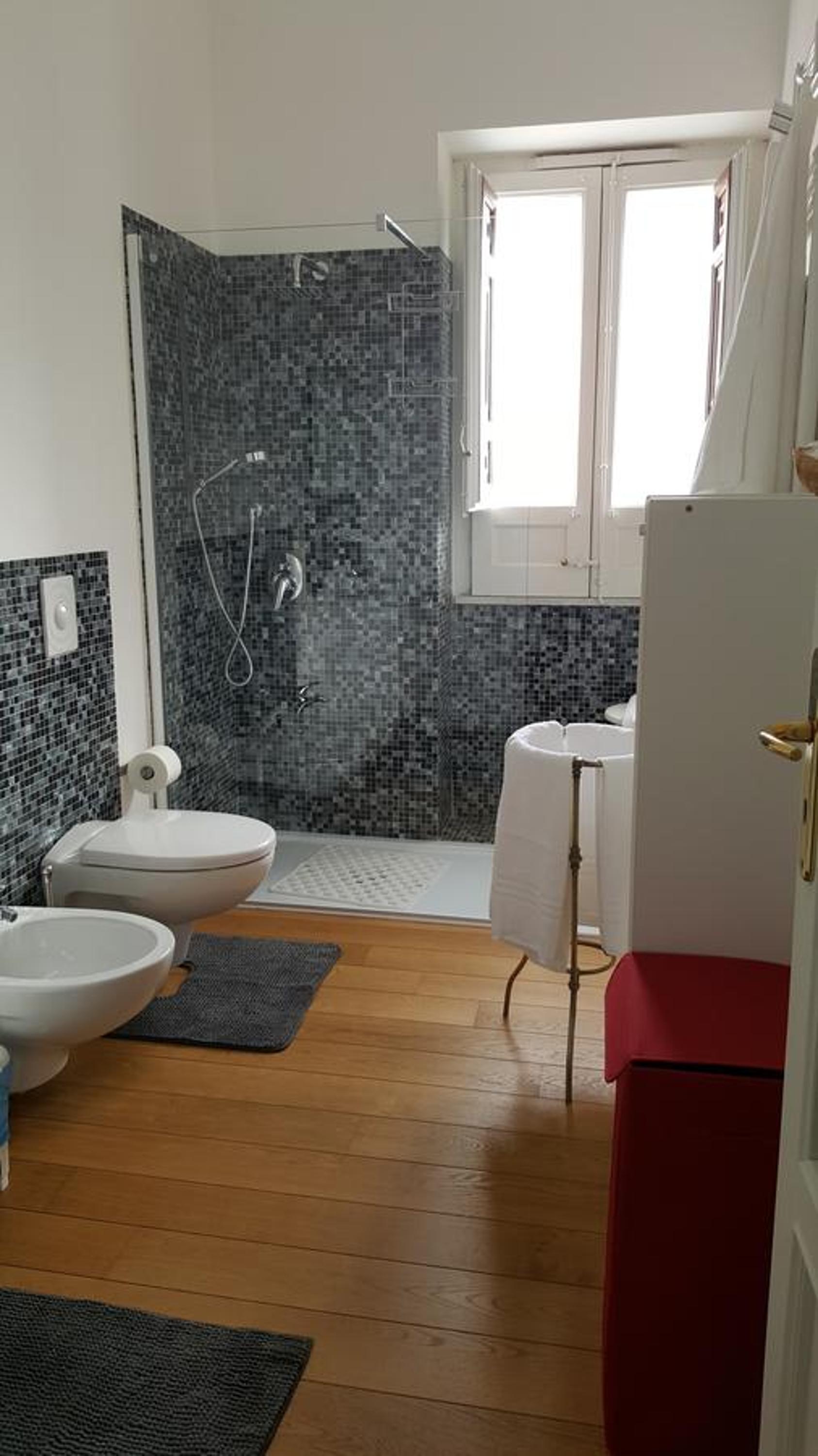 Double Room with Private Bathroom - Photo 12