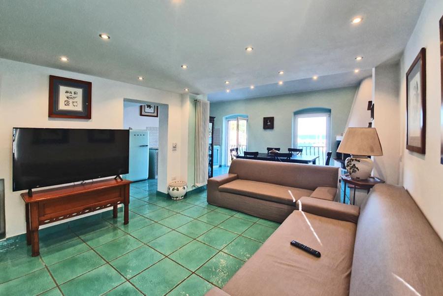 Three-Bedroom Villa - 300 m from Hotel Plaza
