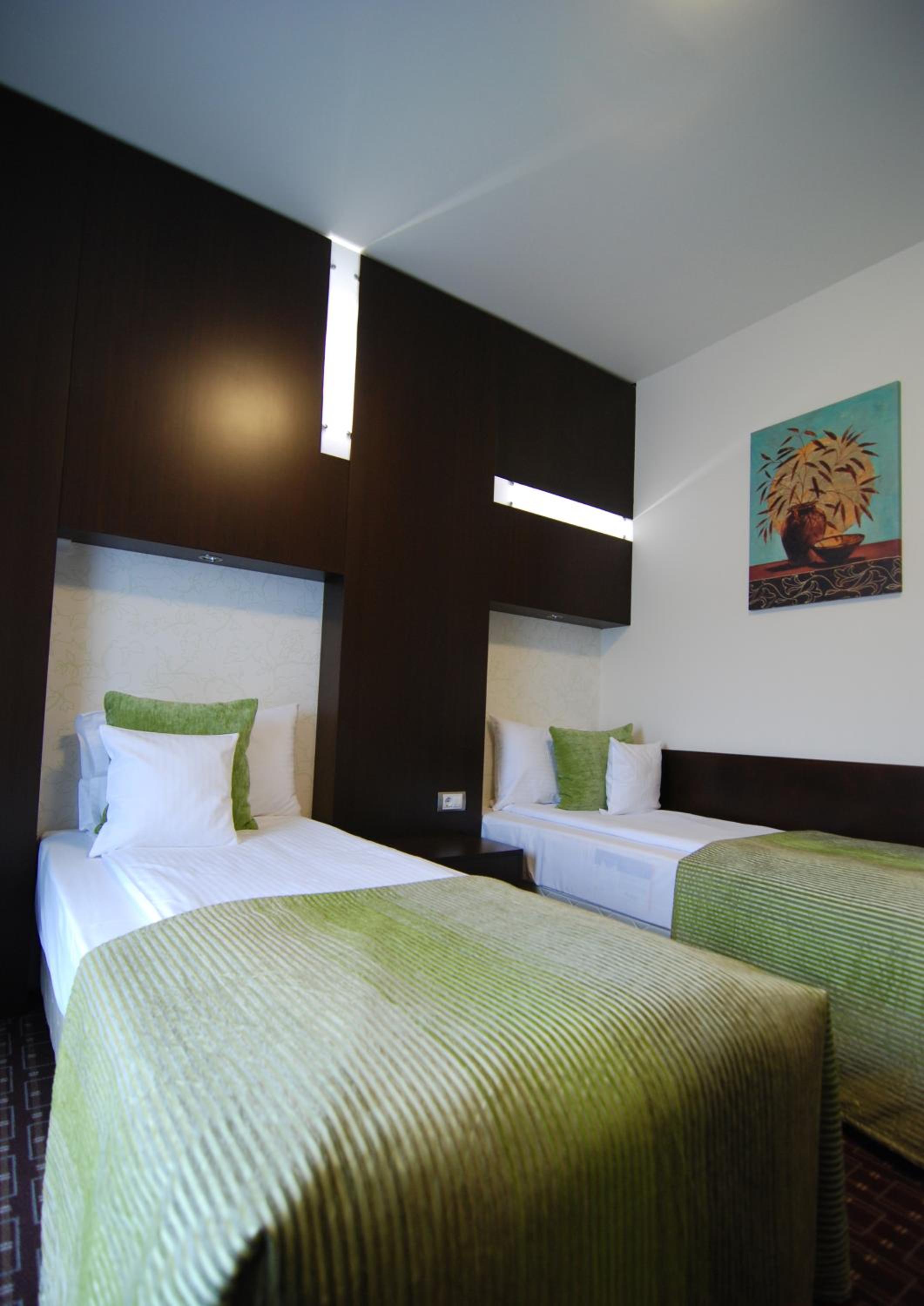 Standard Twin Room - Photo 3