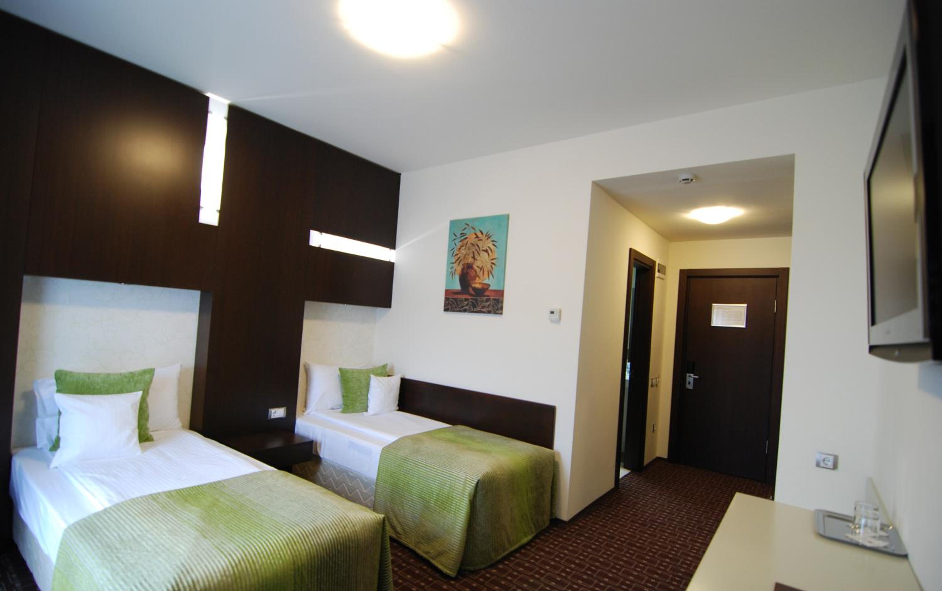 Standard Twin Room - Photo 2