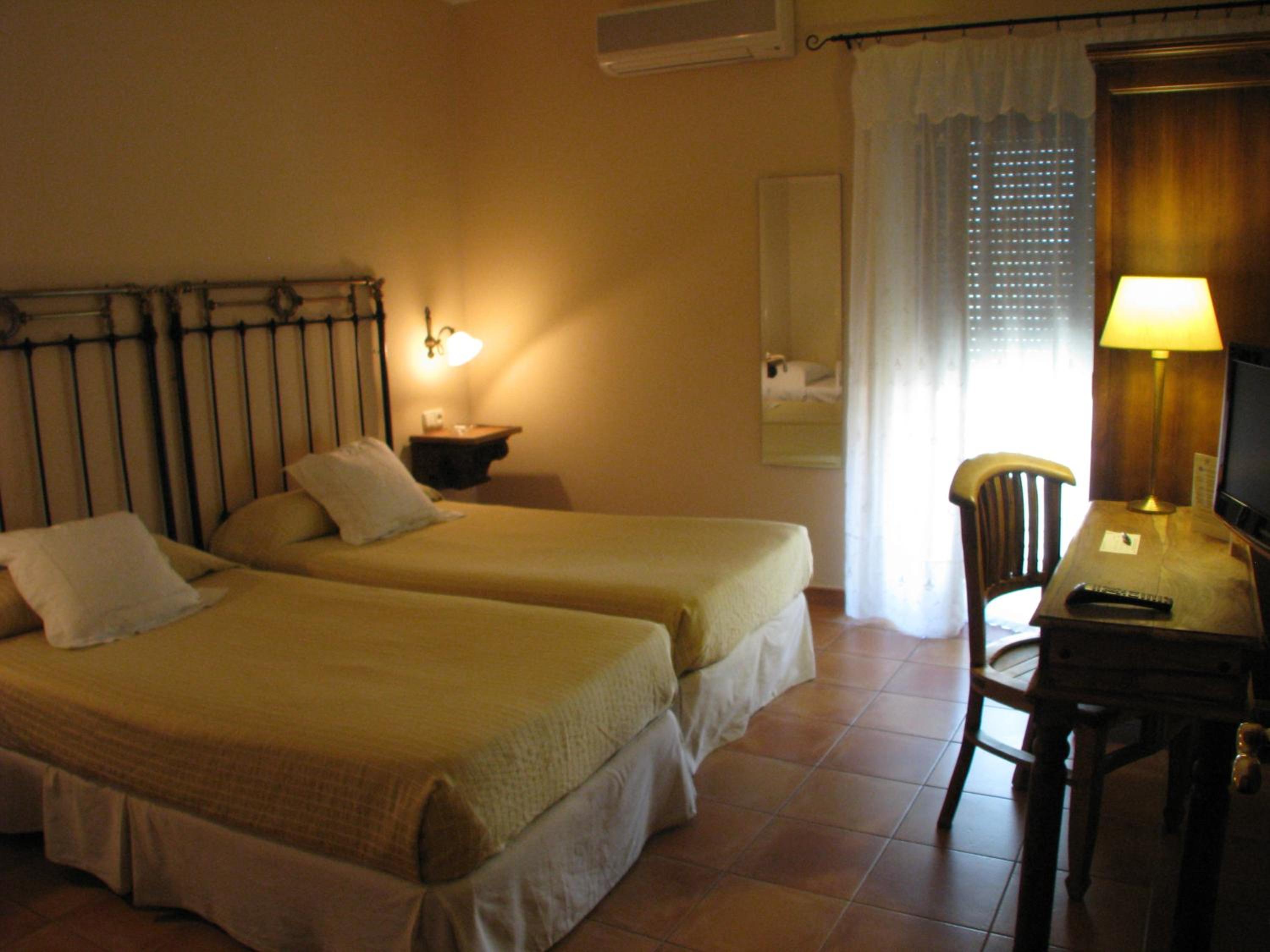 Double or Twin Room - Photo 5