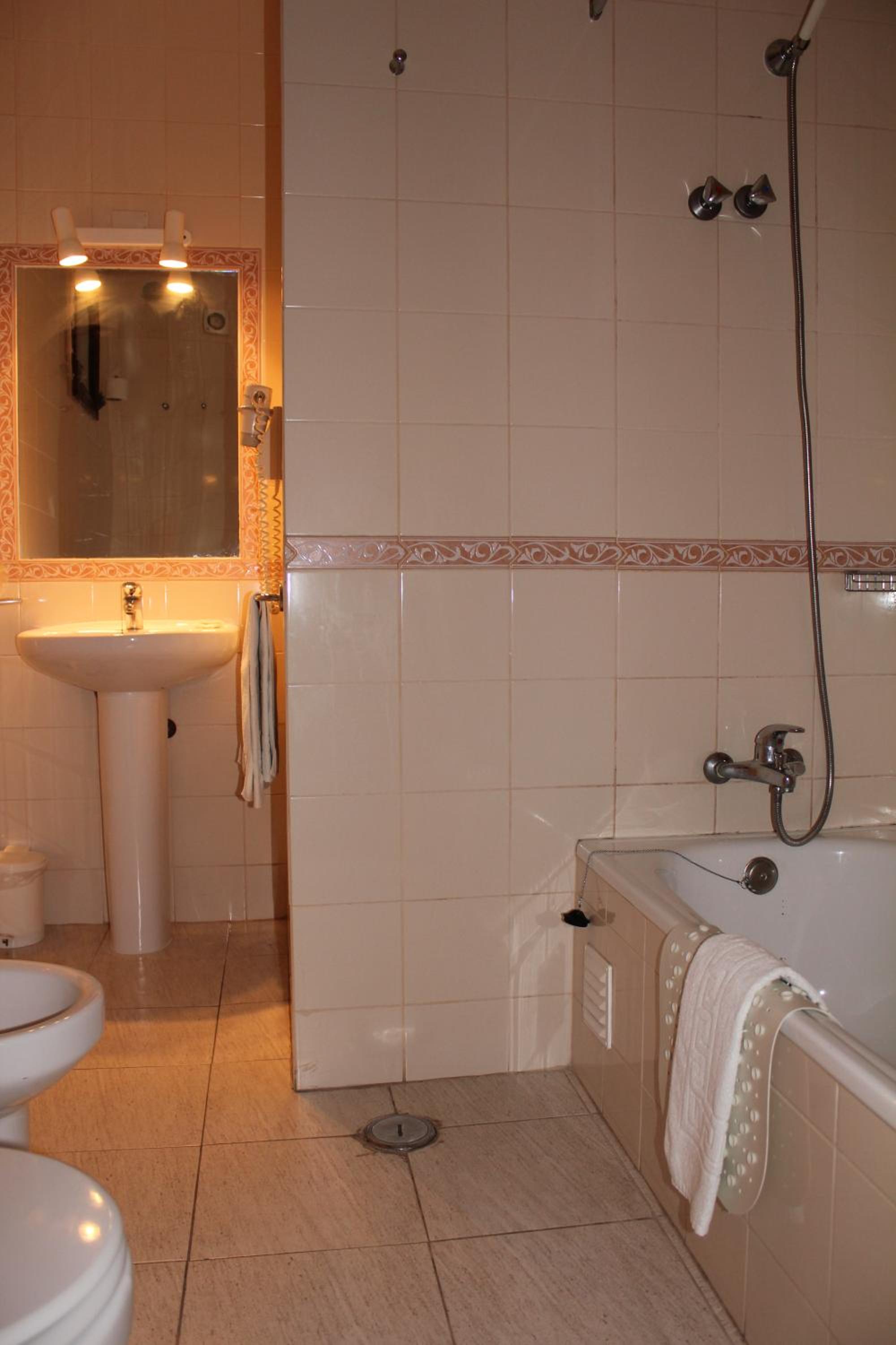 Double Room with Double bed - Photo 3