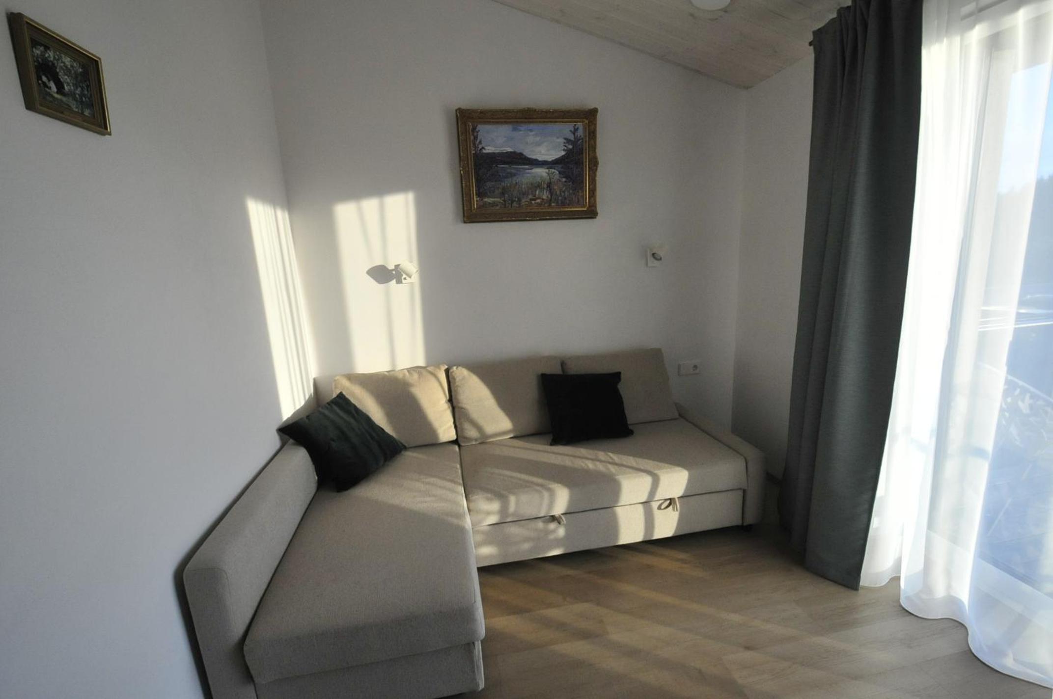 Economy Double Room - Photo 12