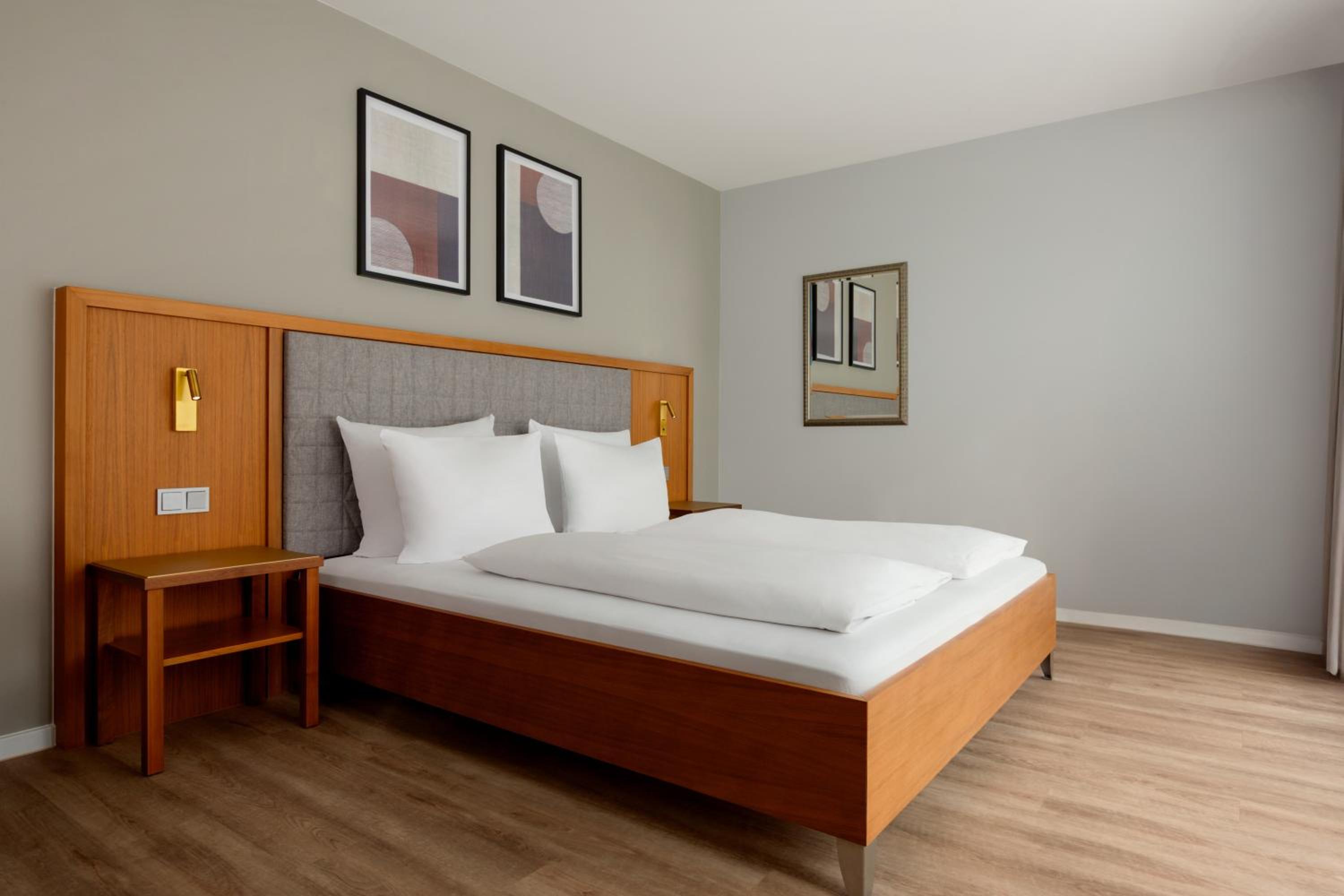 King Suite - Non-Smoking - Photo 1