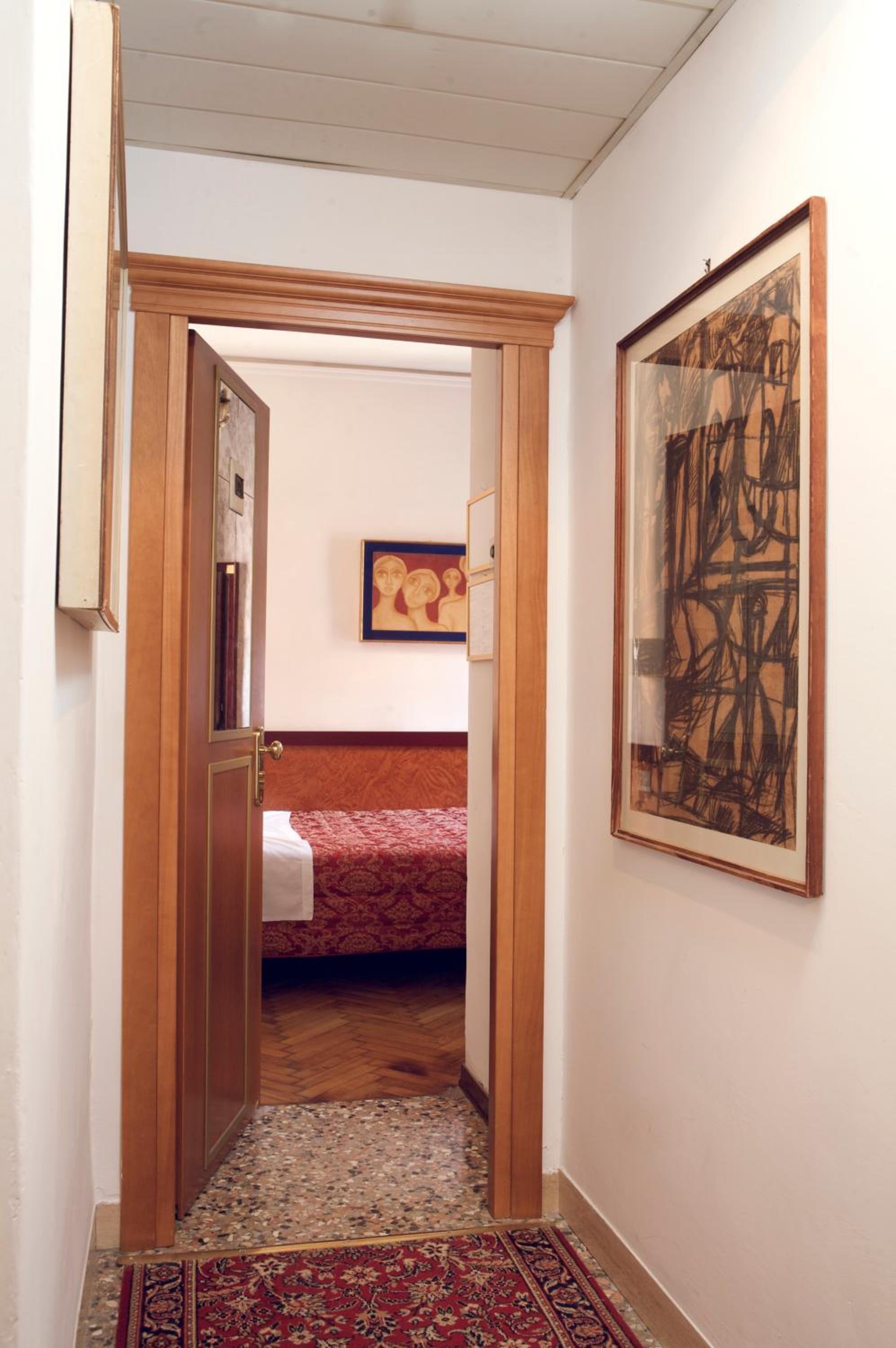 Single Room photo 2