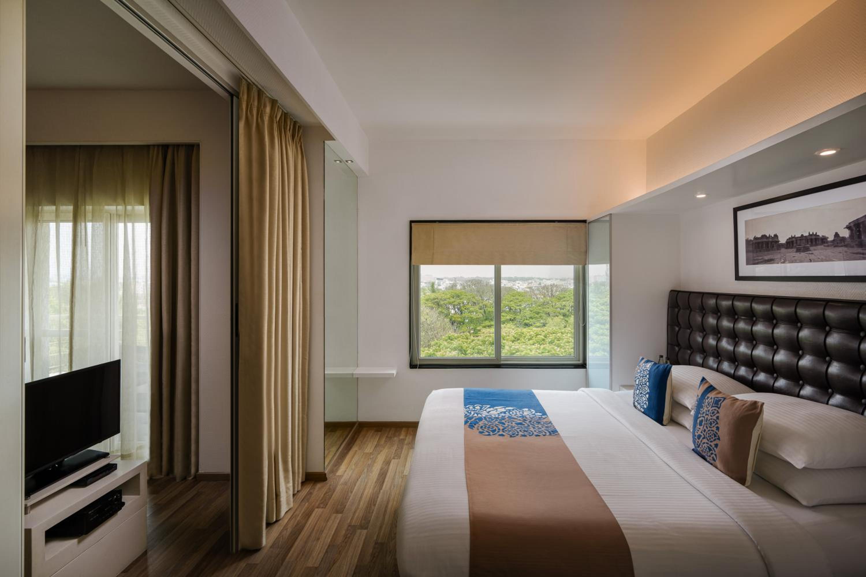 Executive Suite with Balcony with 20% discount on food and soft beverages and spa and Happy Hour 1+1 at By the Blue - Photo 12