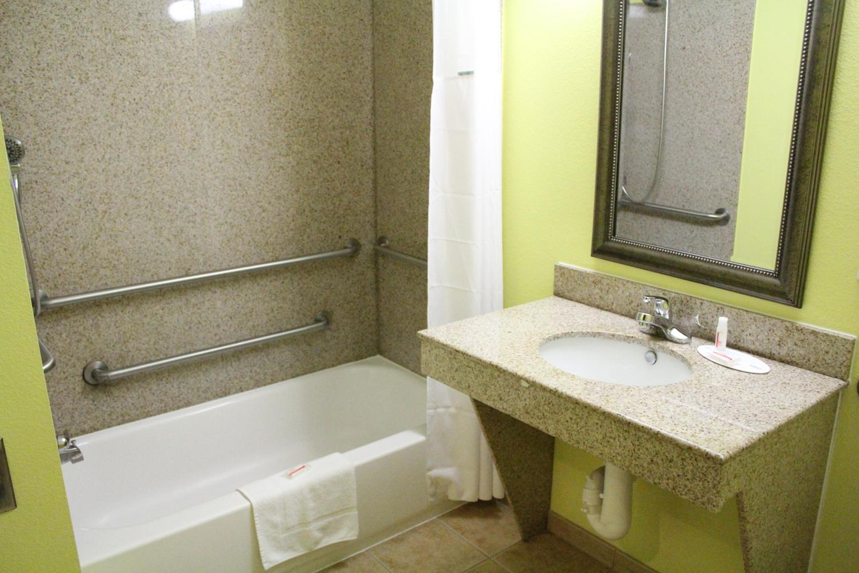King Room - Non-Smoking - Photo 2