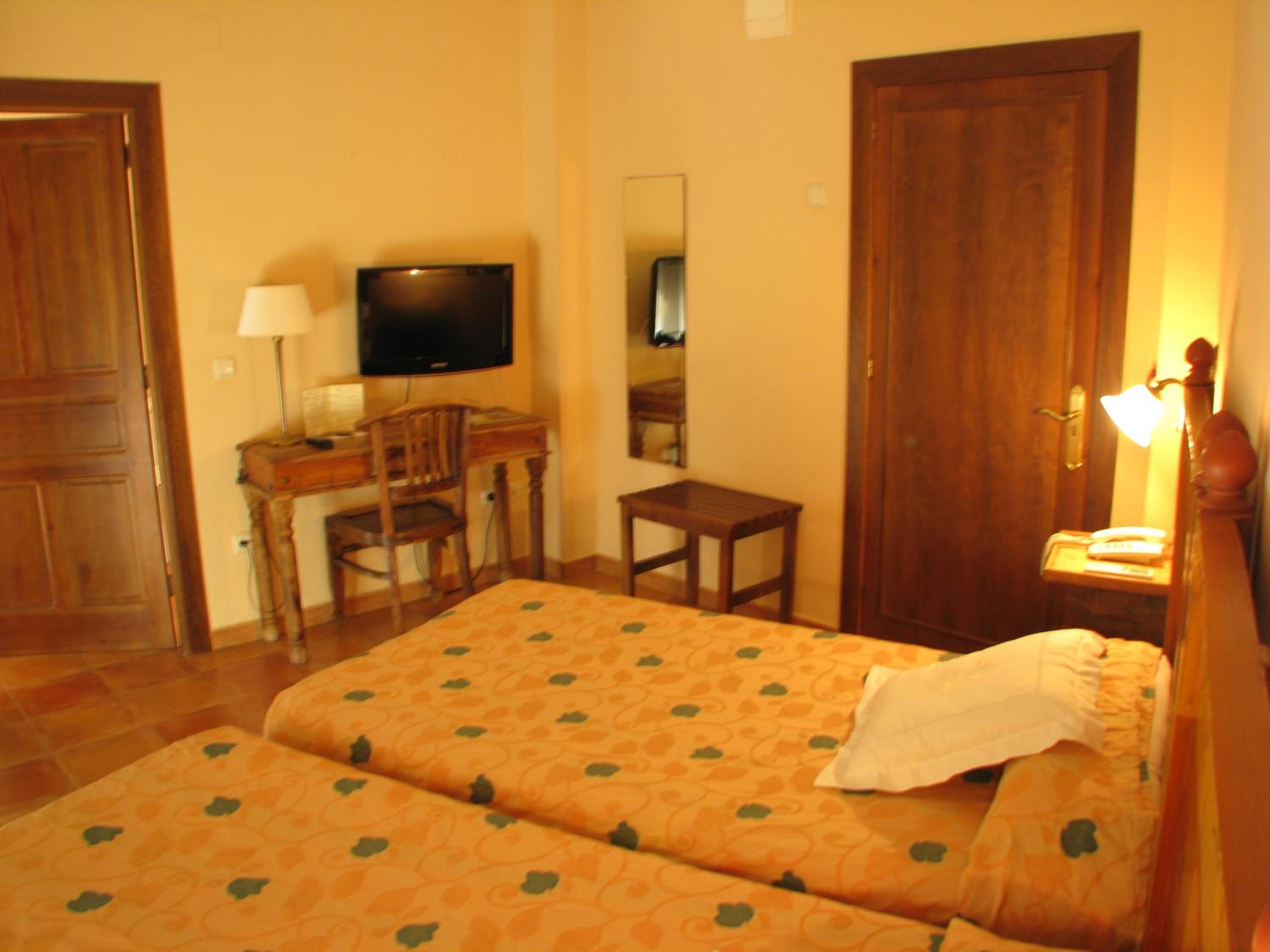 Double or Twin Room - Photo 2