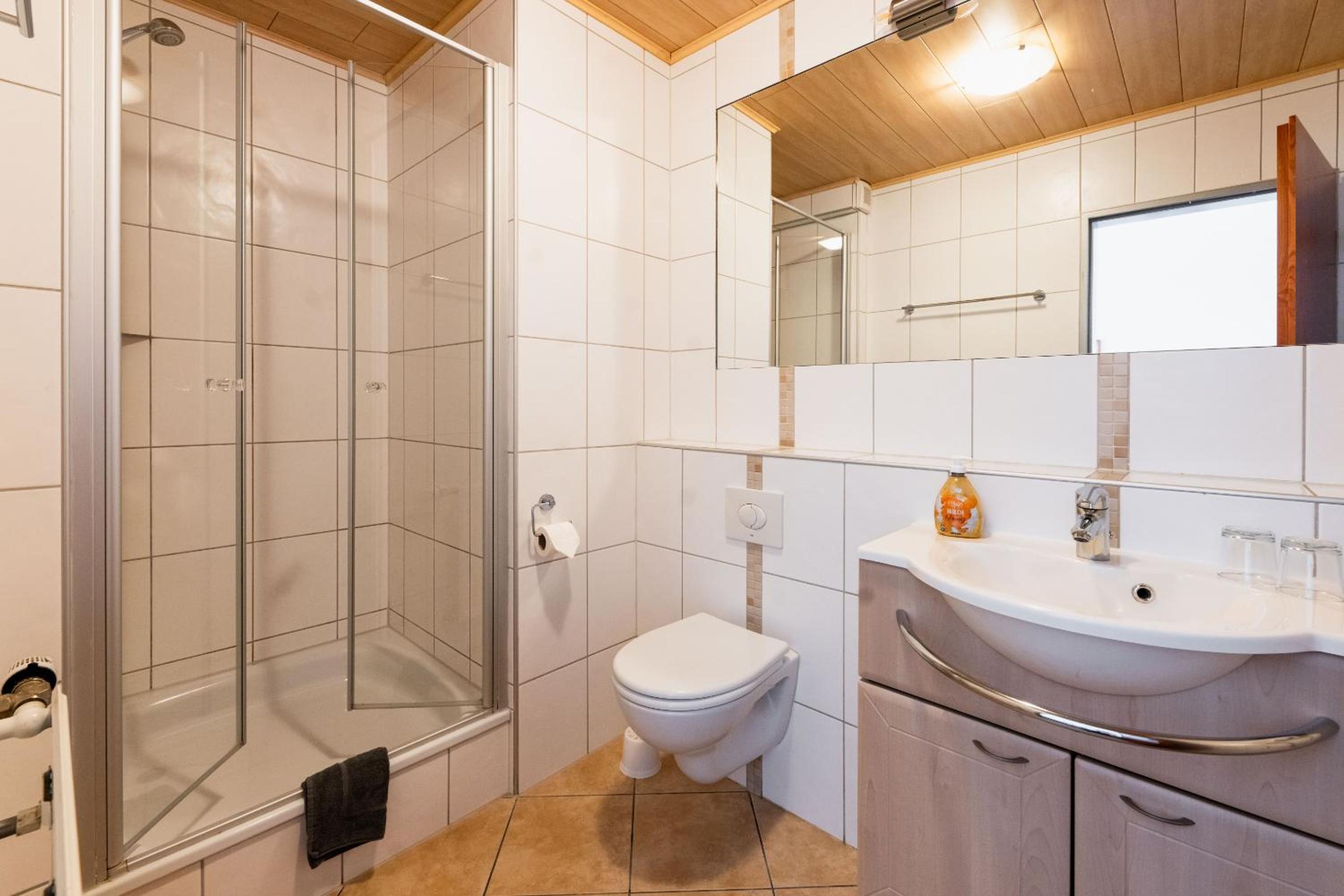 Standard Triple Room - Photo 8