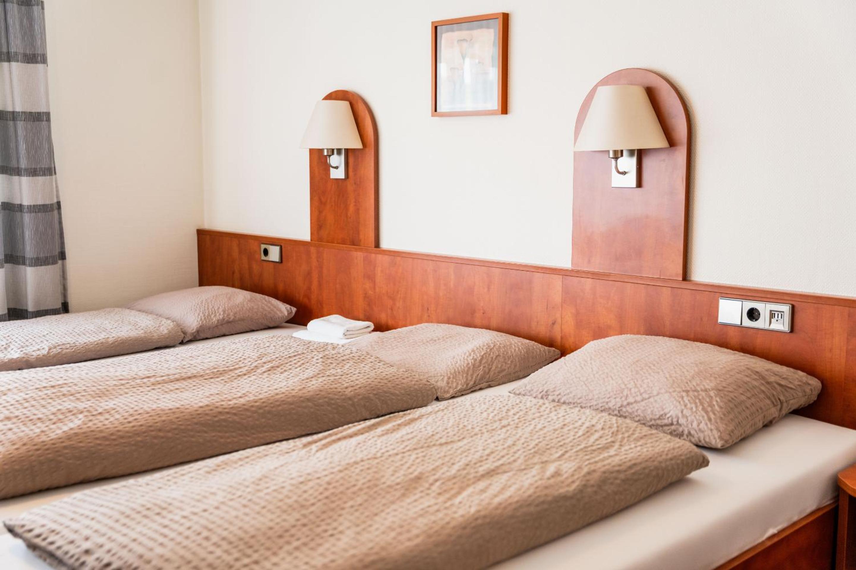 Standard Triple Room - Photo 9