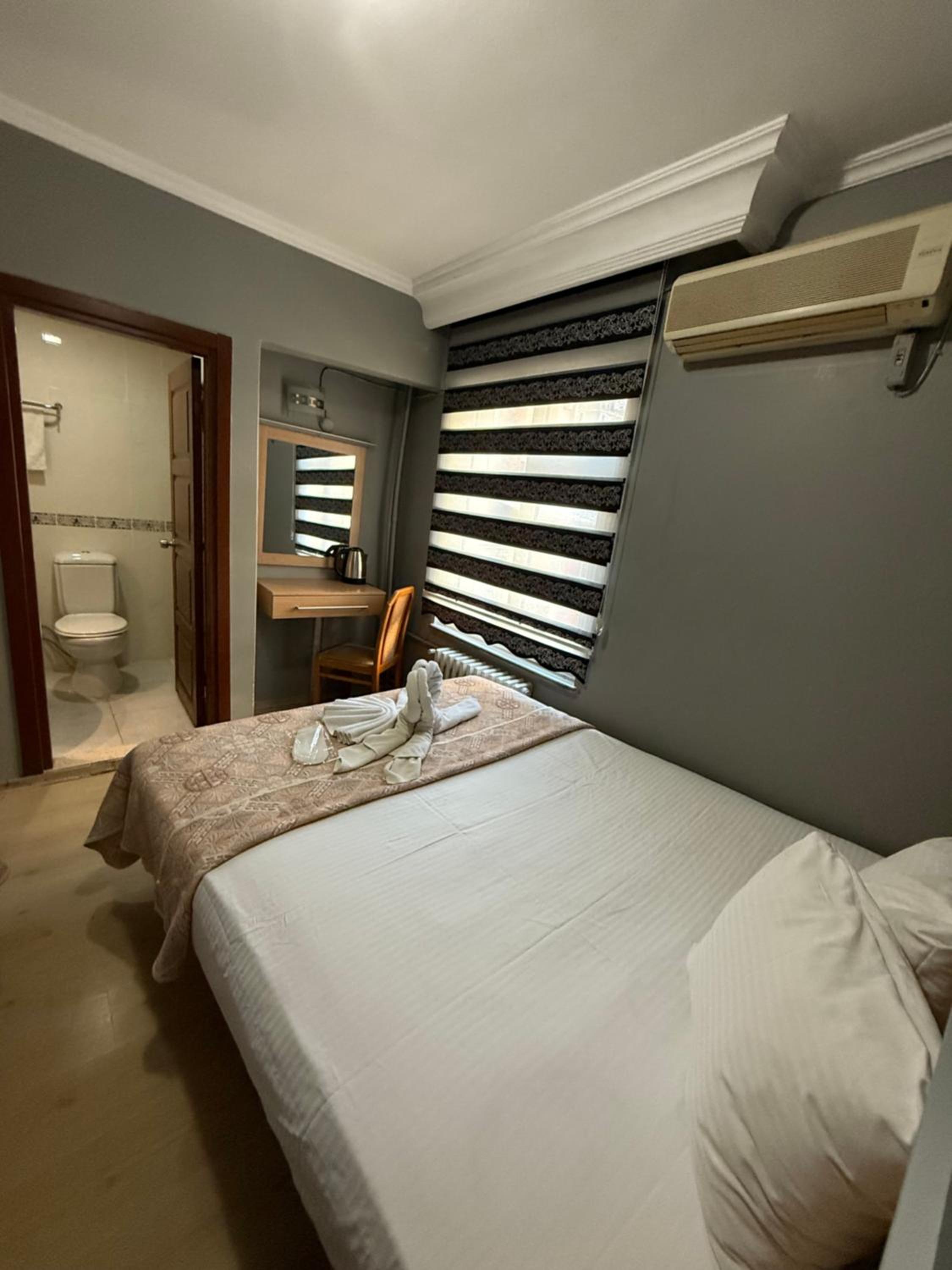 Budget Double Room photo 2