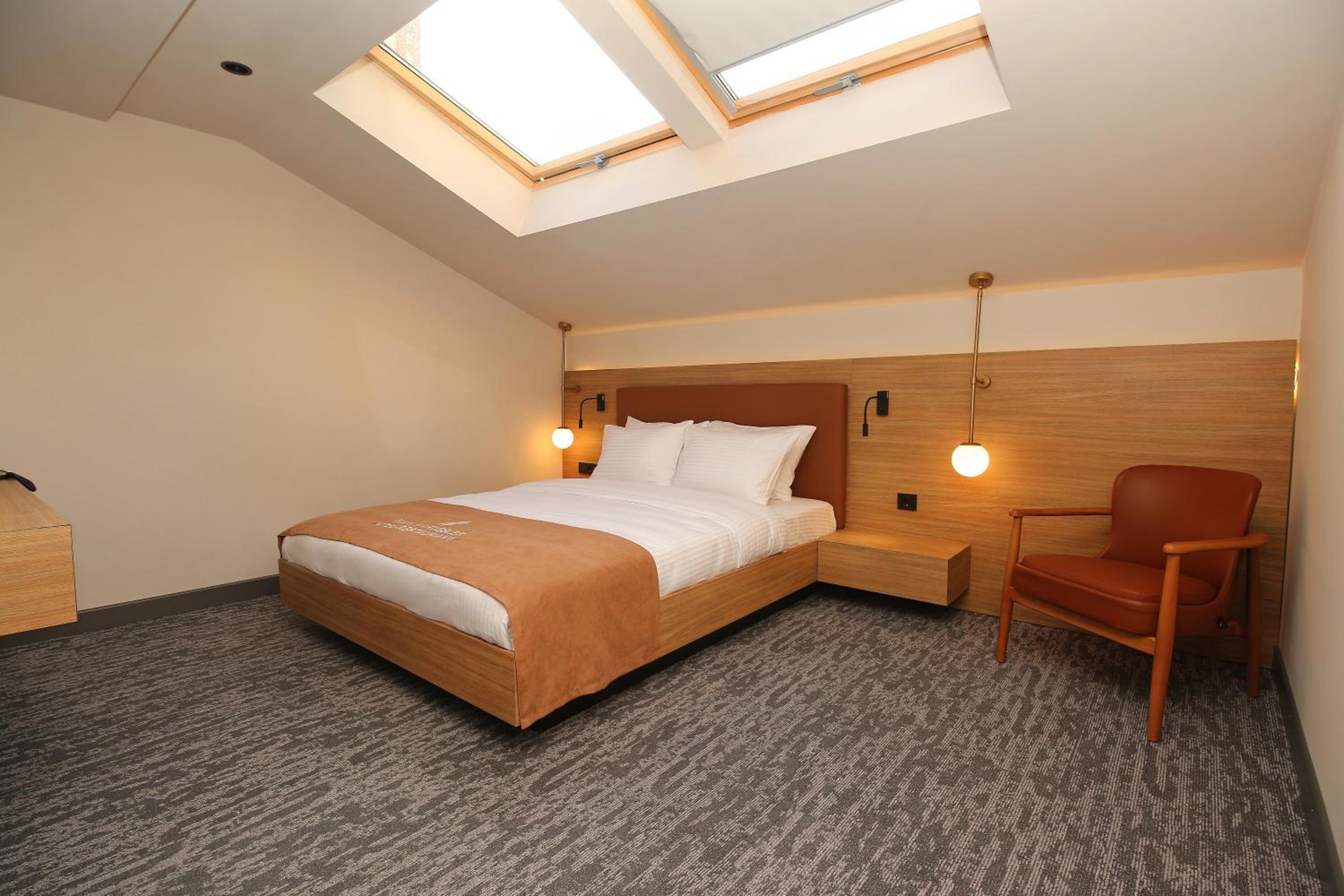 Budget Double Room - Photo 9