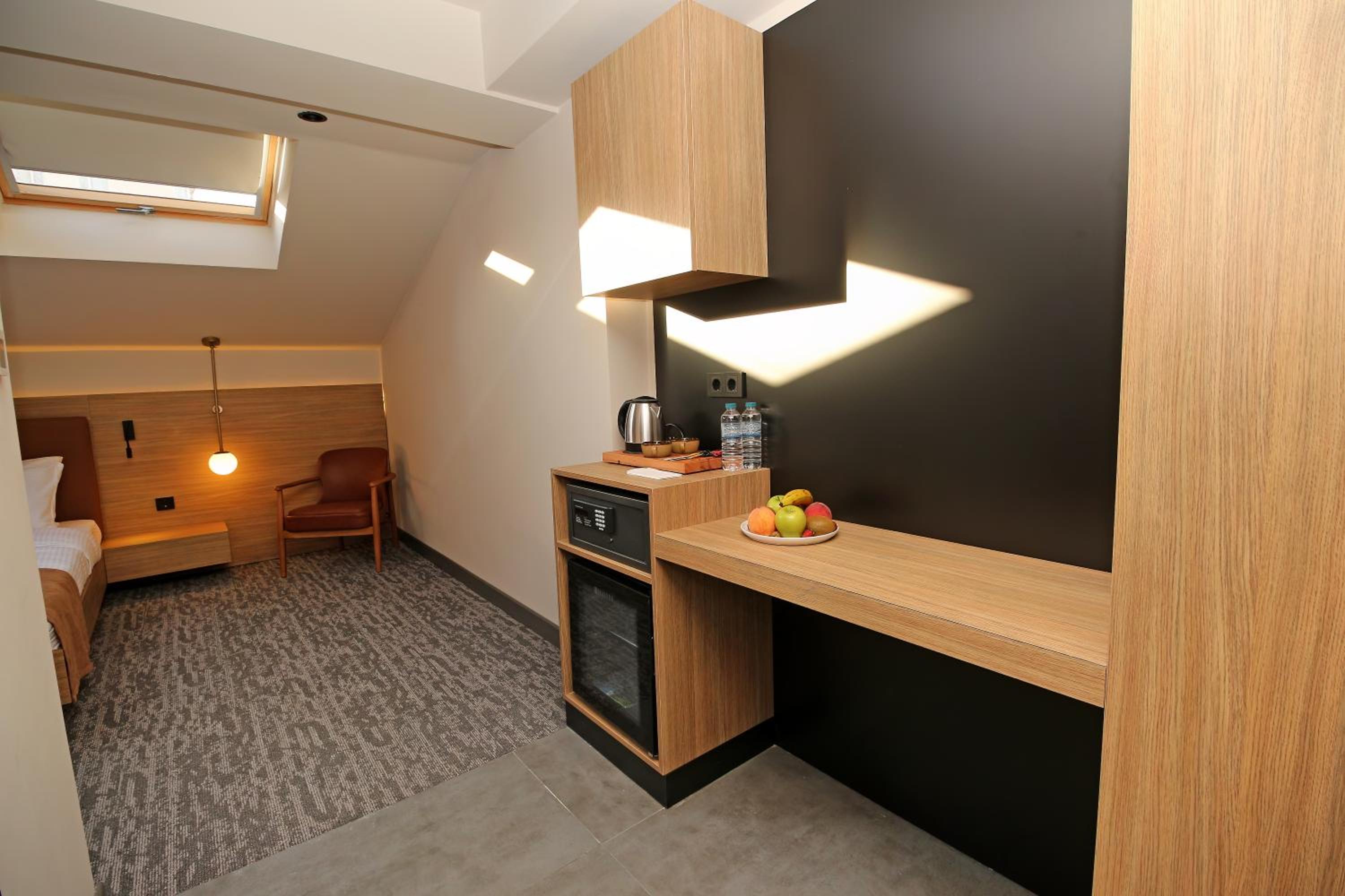 Budget Double Room - Photo 10