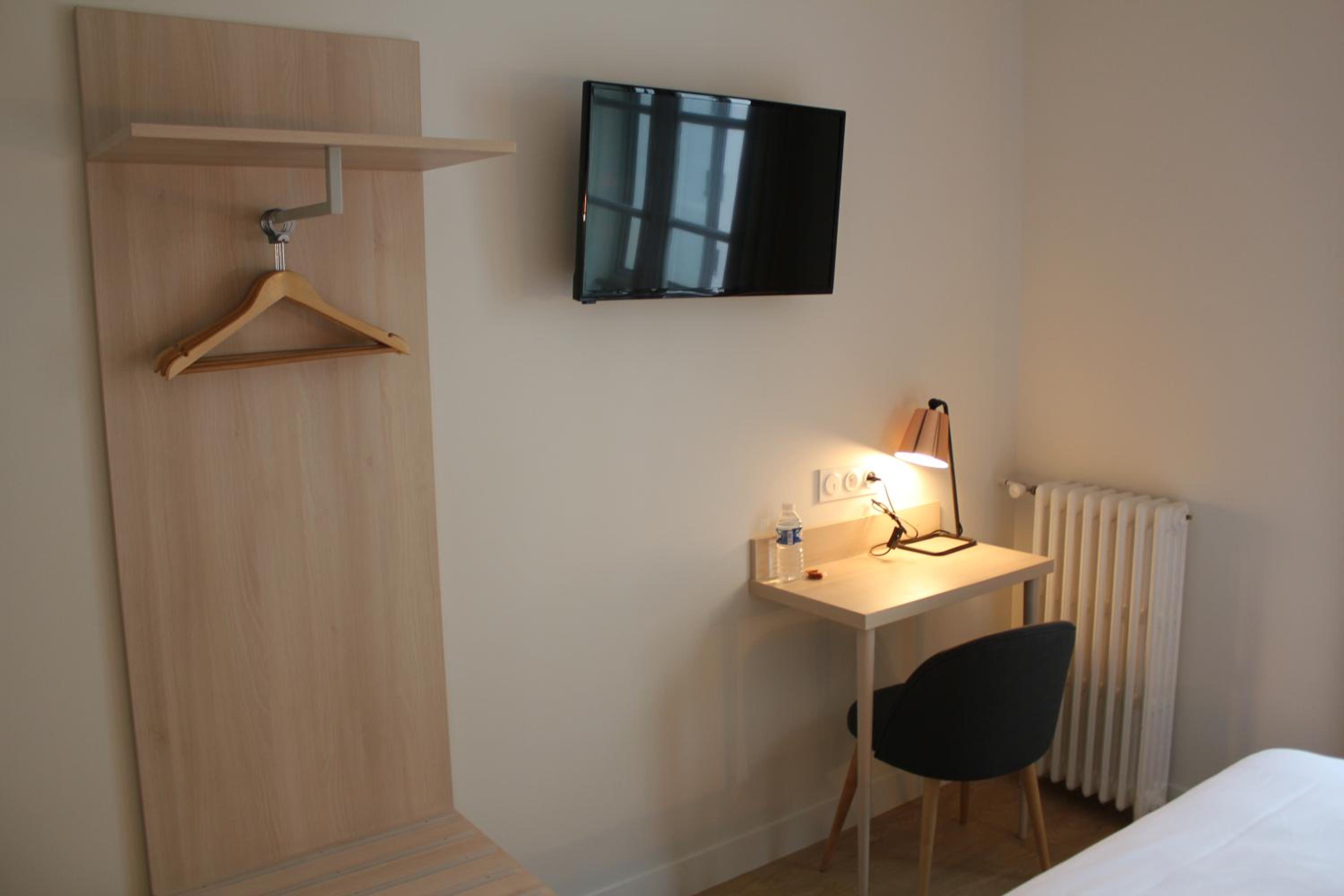 Standard Double Room - Photo 17