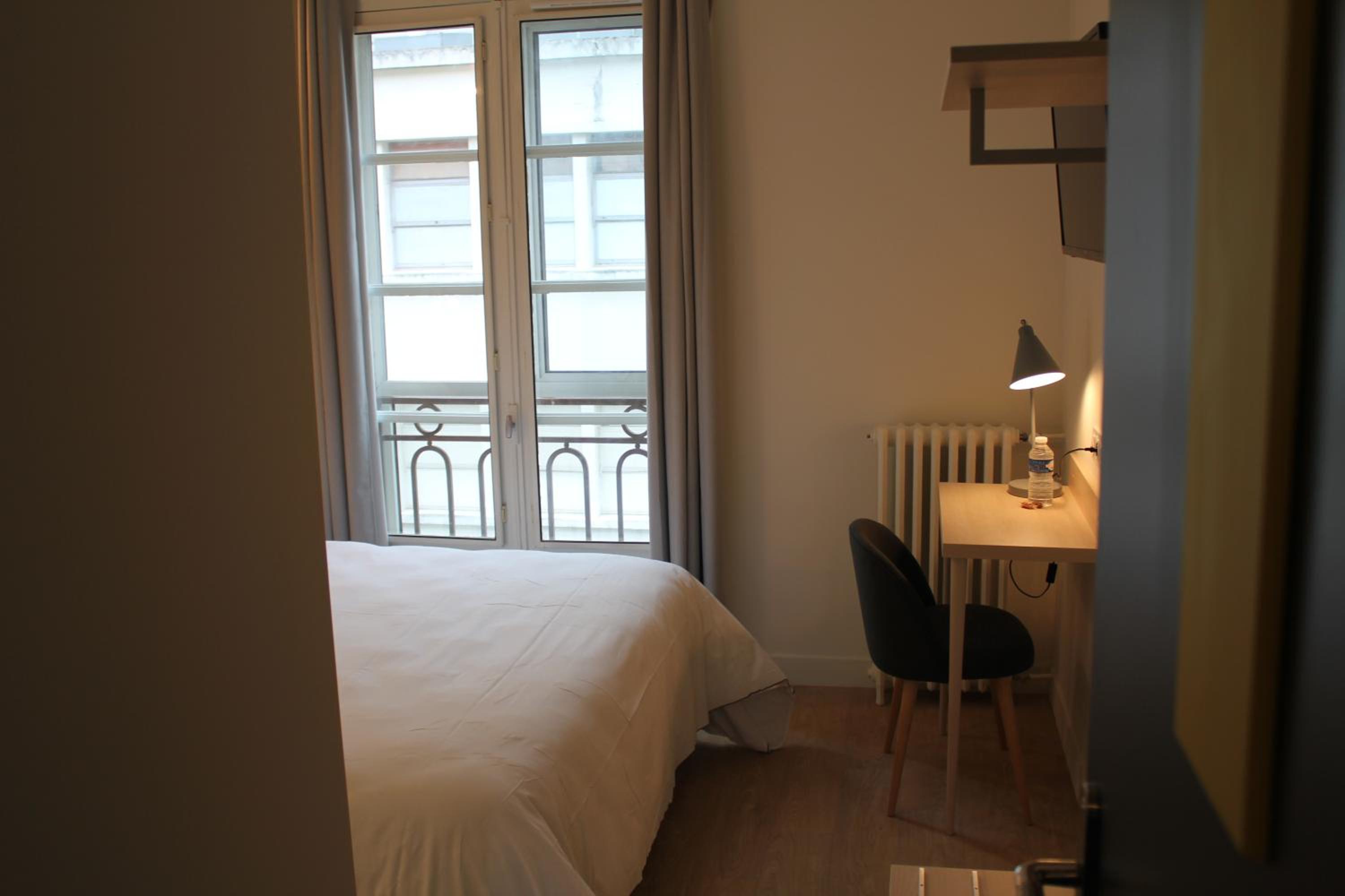 Standard Double Room - Photo 13