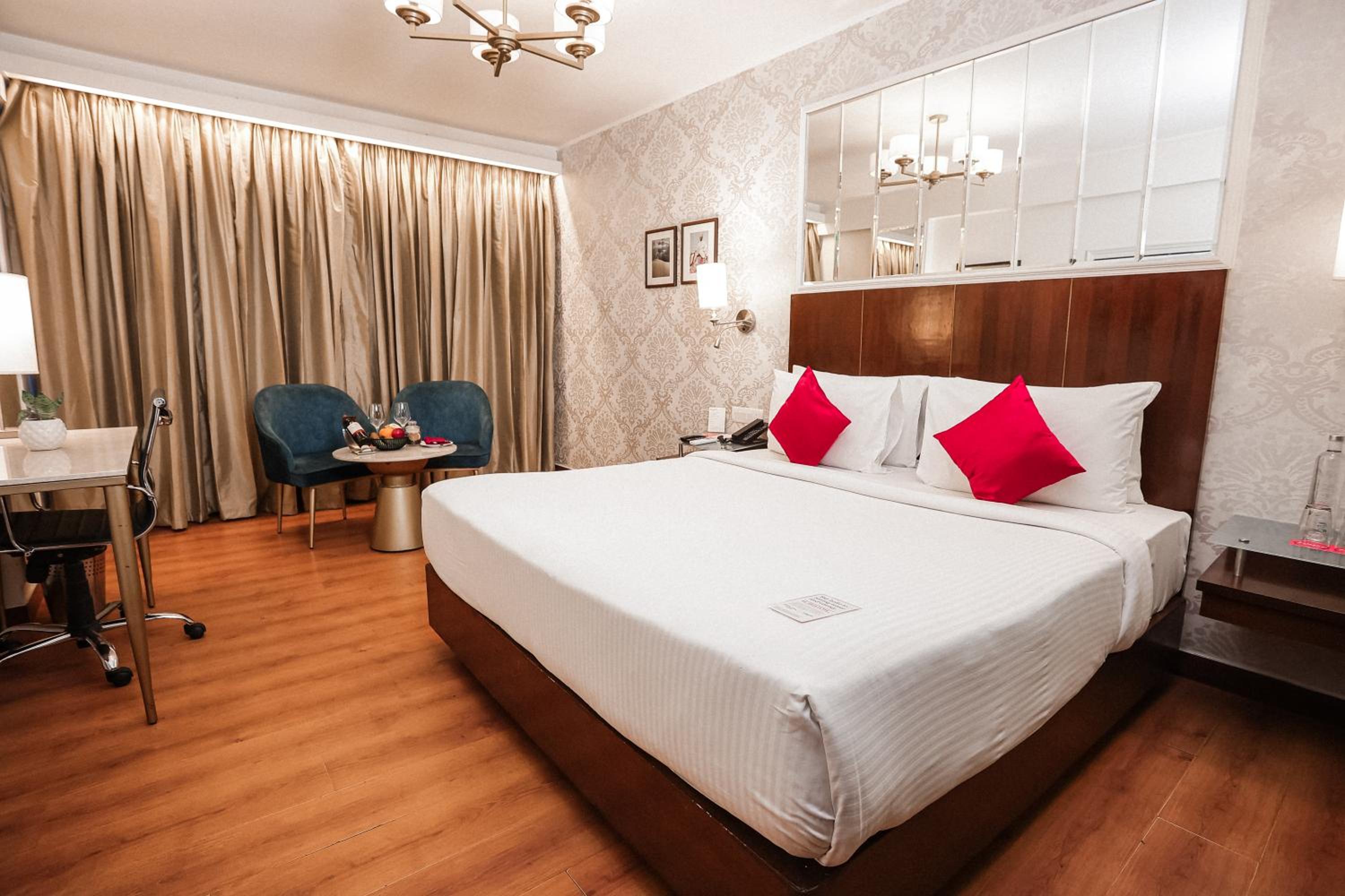 King Deluxe Room- Early check in and late checkout (subject to availability) - Photo 1