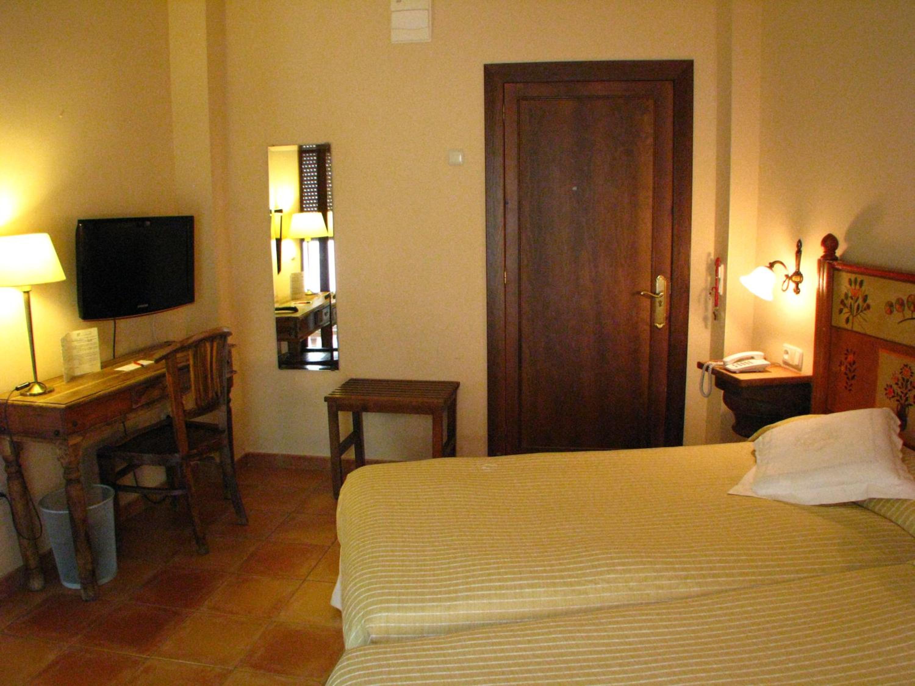Double or Twin Room - Photo 1