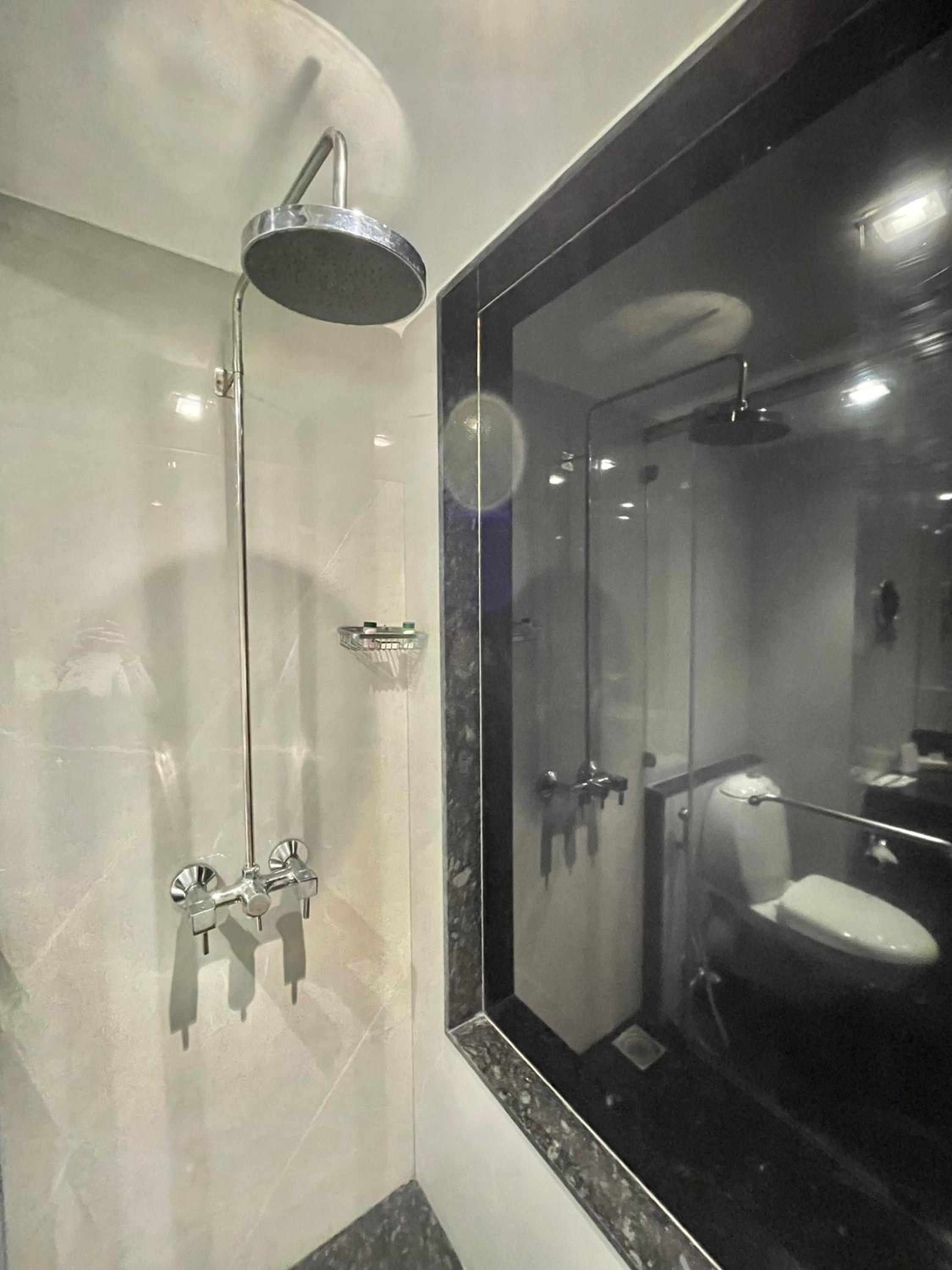 King Deluxe Room- Early check in and late checkout (subject to availability) - Photo 4