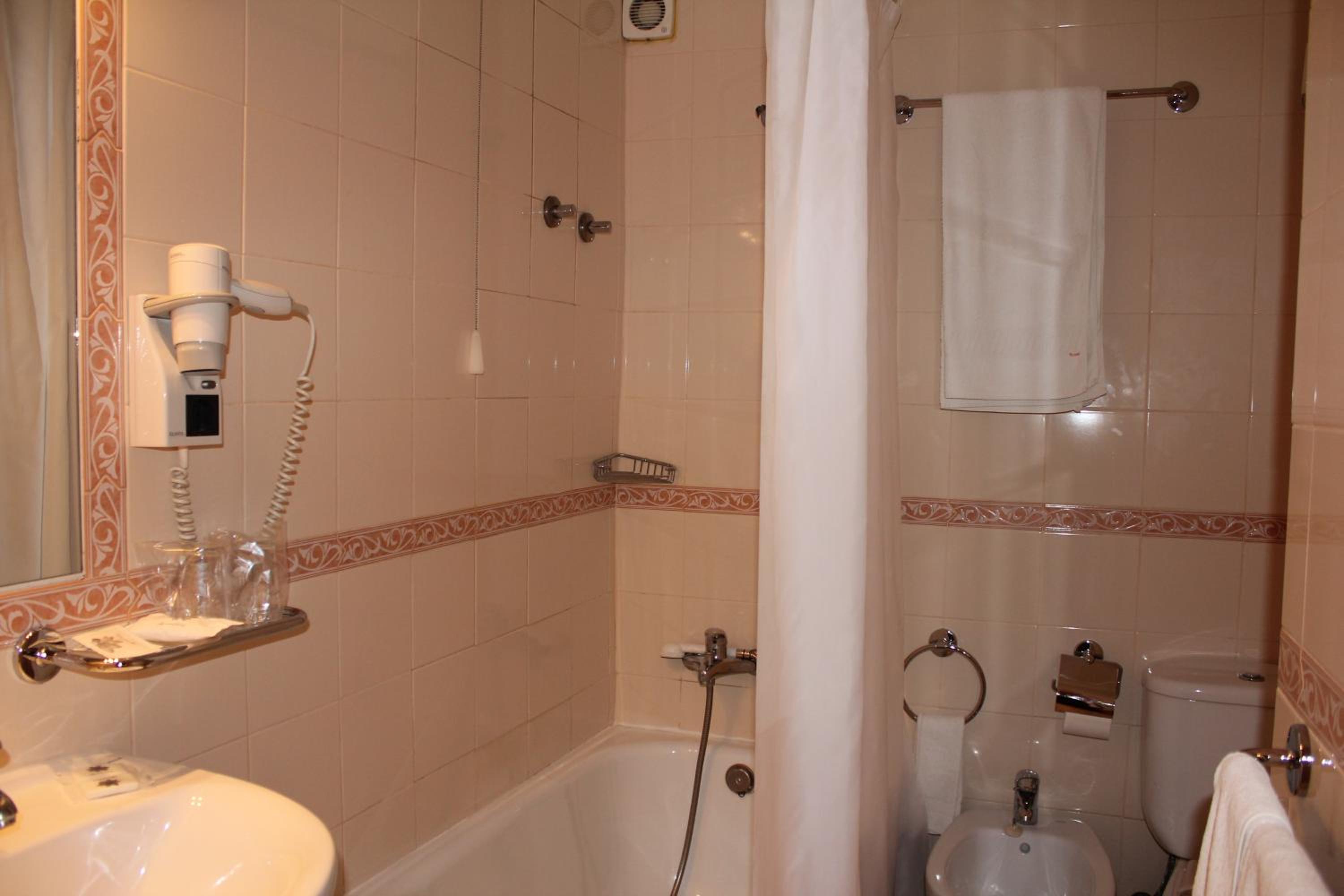 Double Room with Double bed - Photo 4