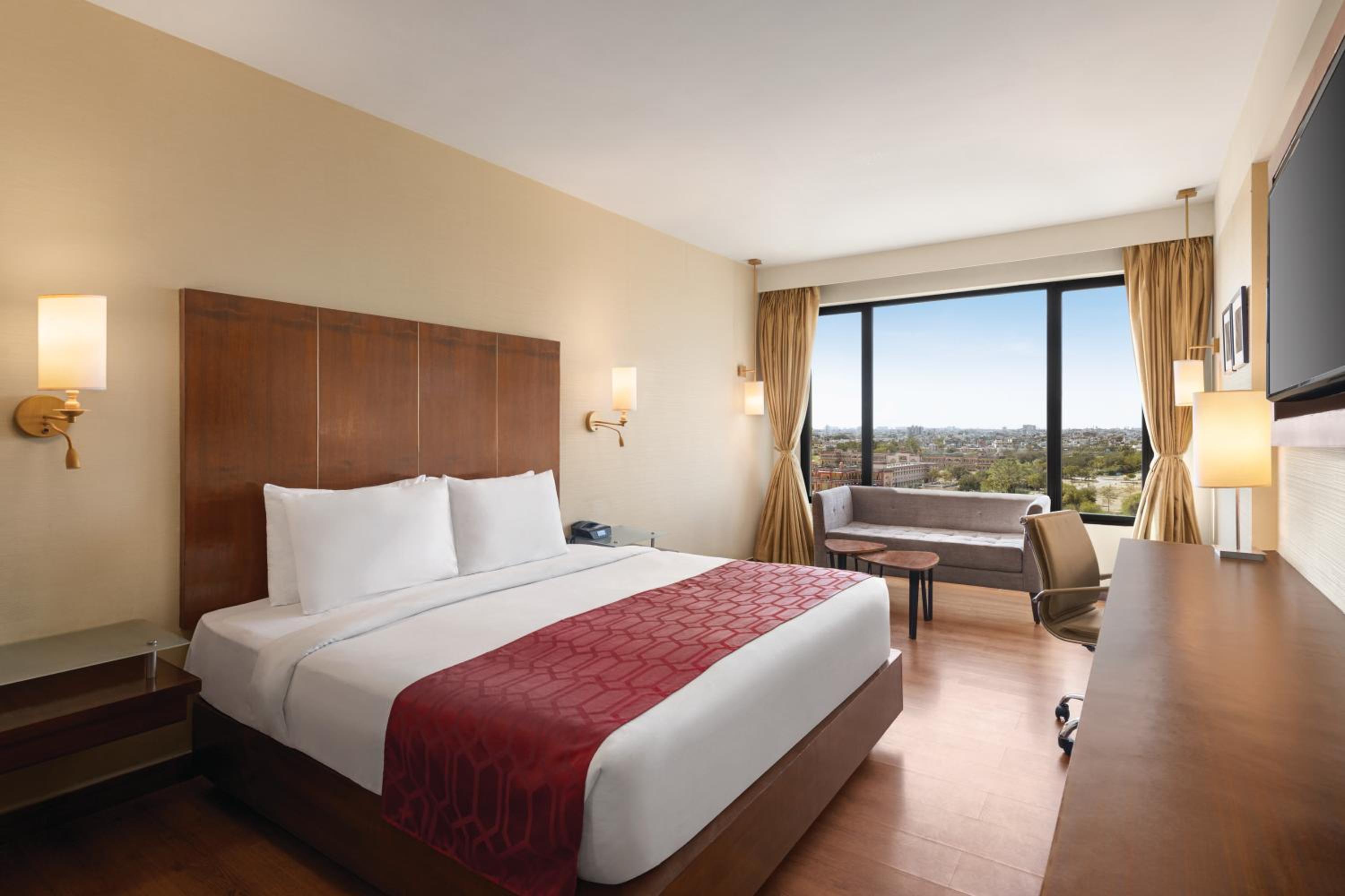 Premium King Room with City View- Early check in and late checkout (subject to availability) - Photo 2