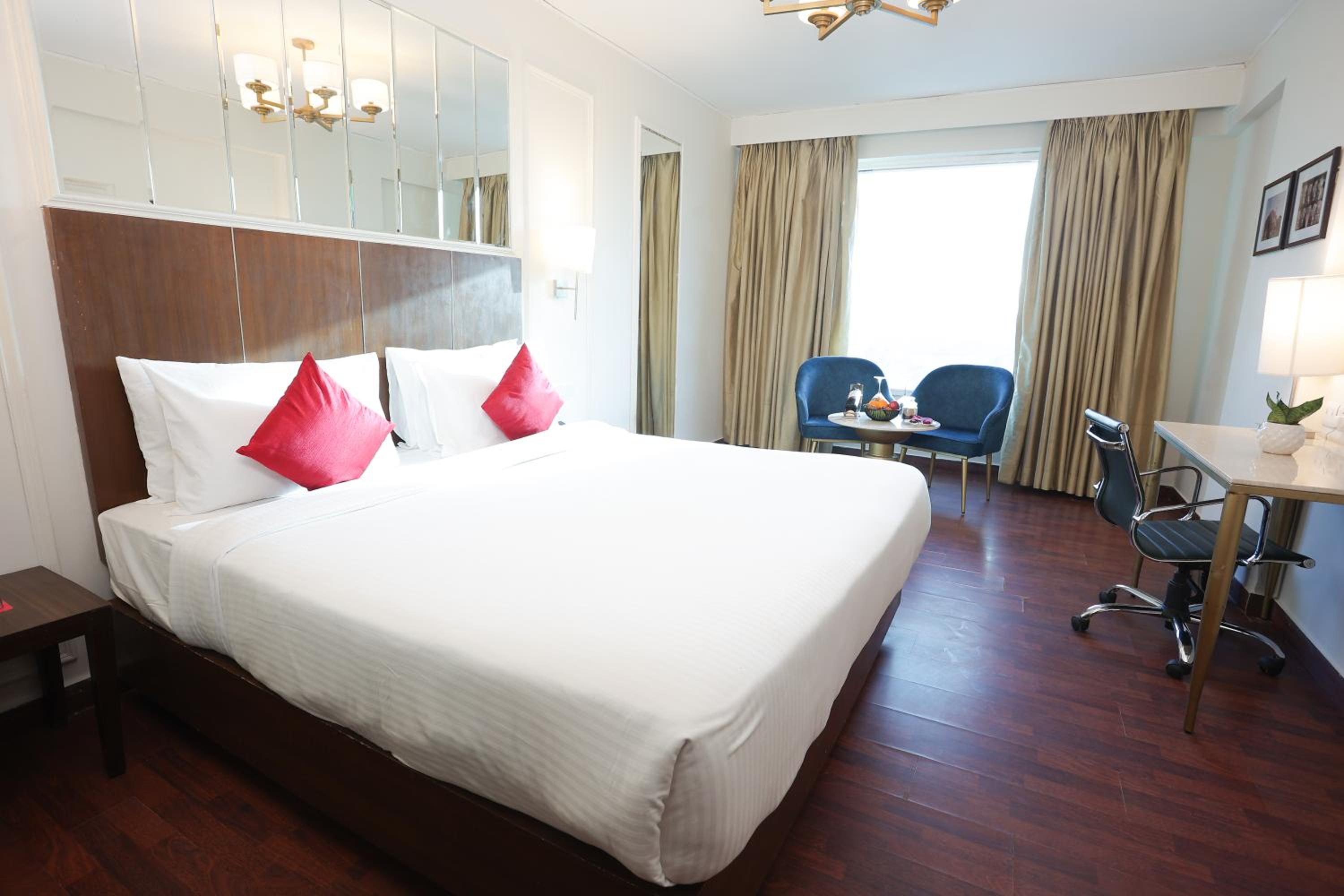 Premium King Room with City View- Early check in and late checkout (subject to availability) - Photo 3