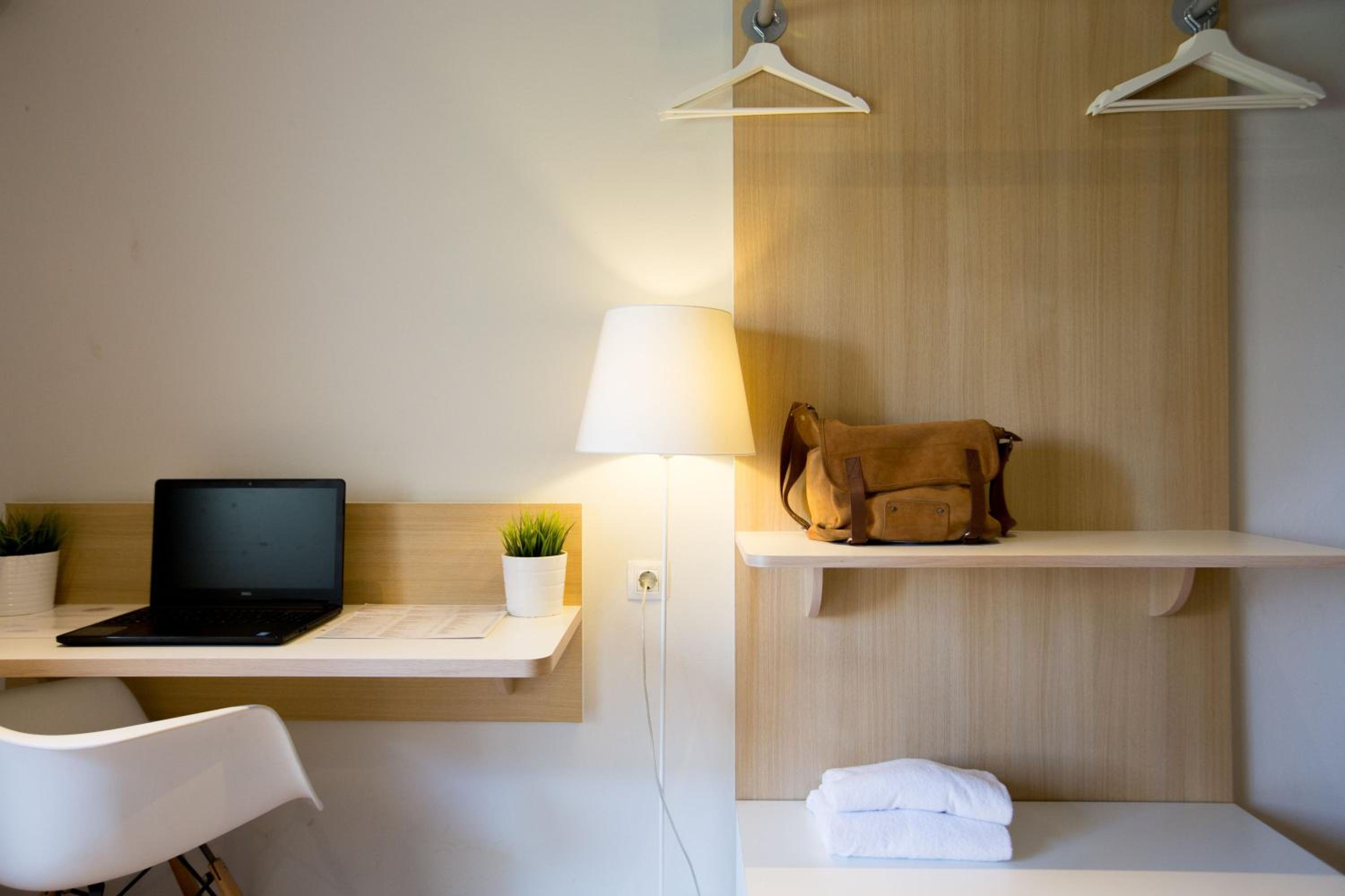 Double Room - Photo 8