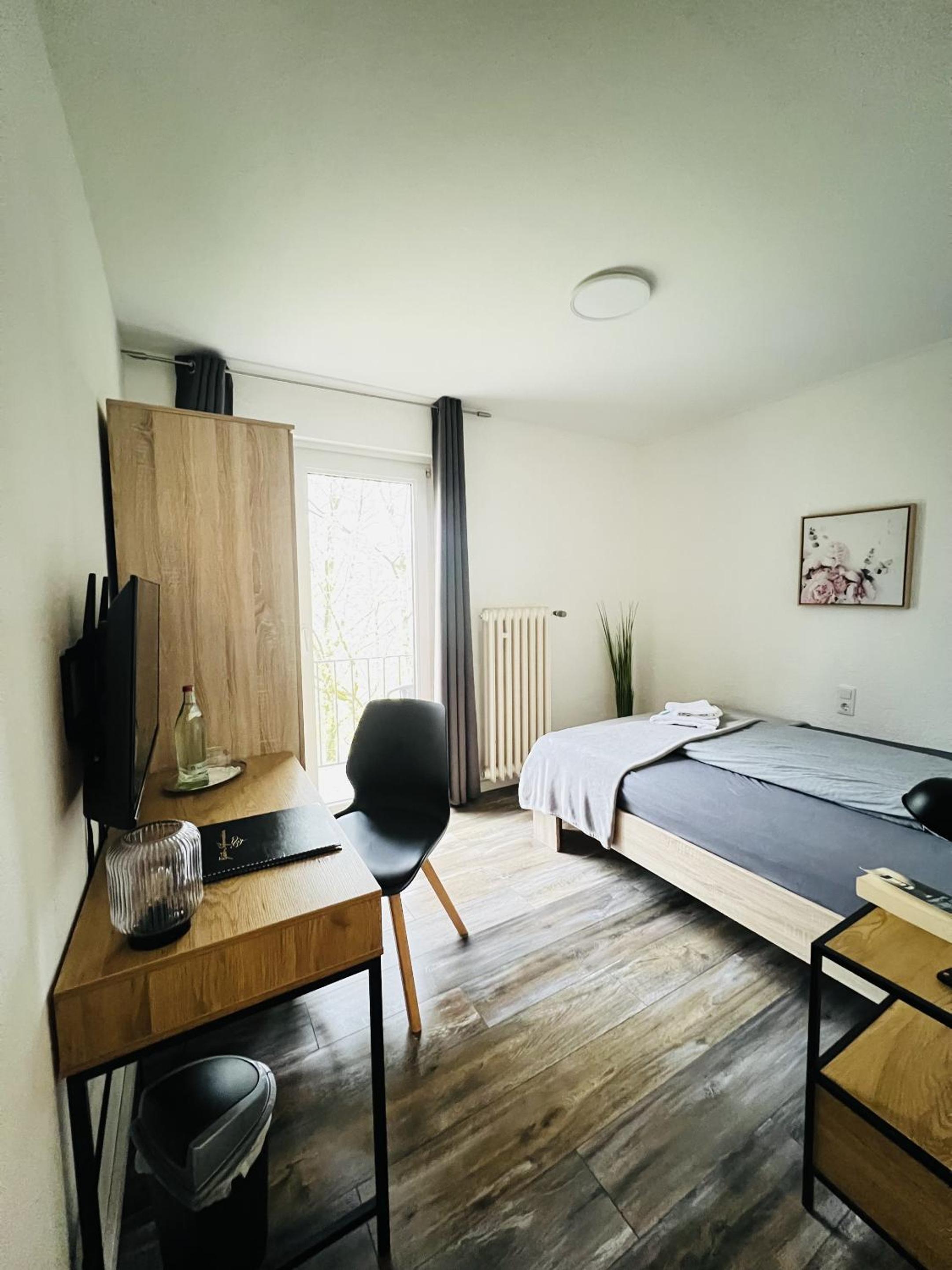 Single Room with Private Bathroom photo 3
