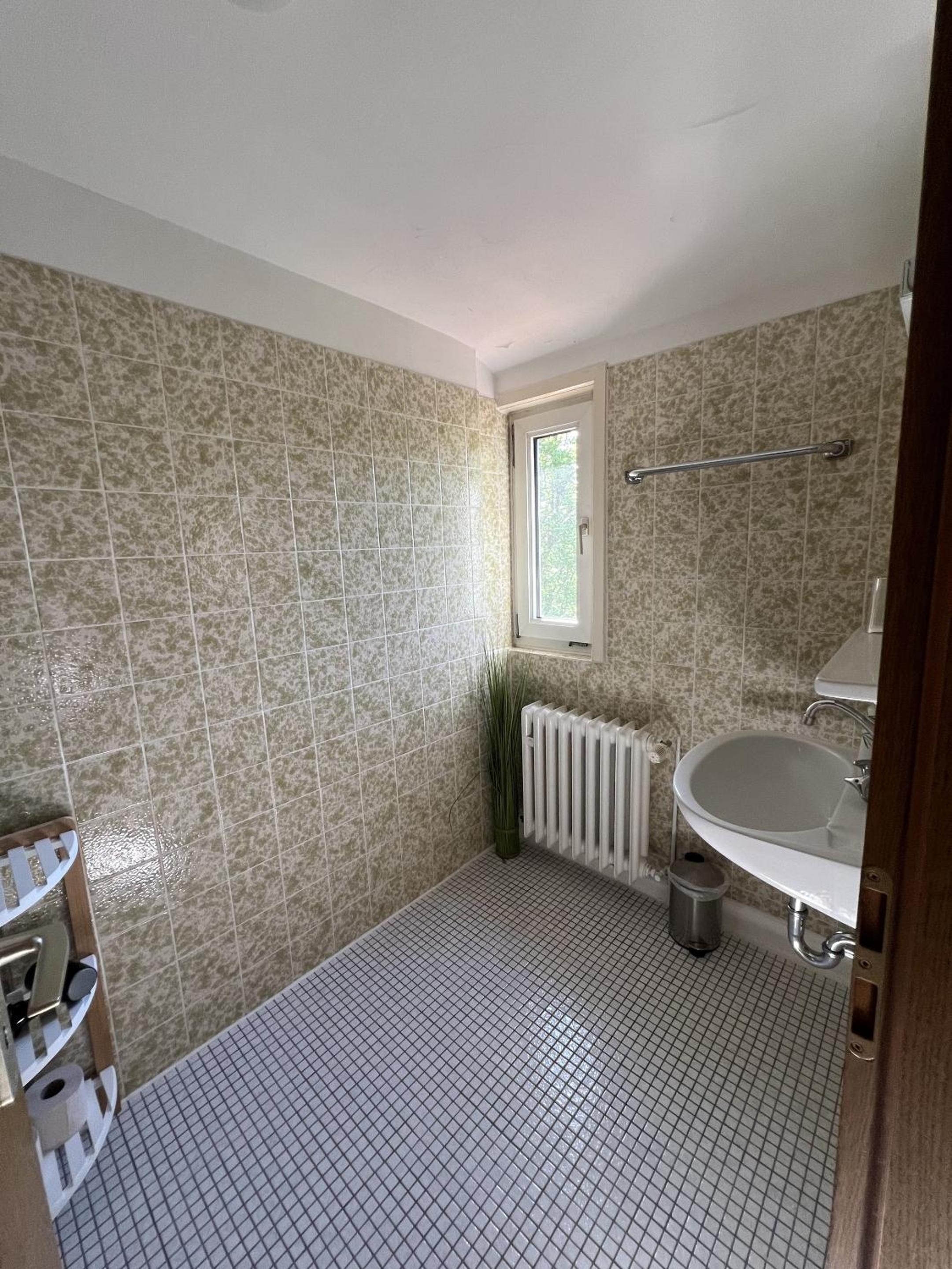 Single Room with Private Bathroom photo 2