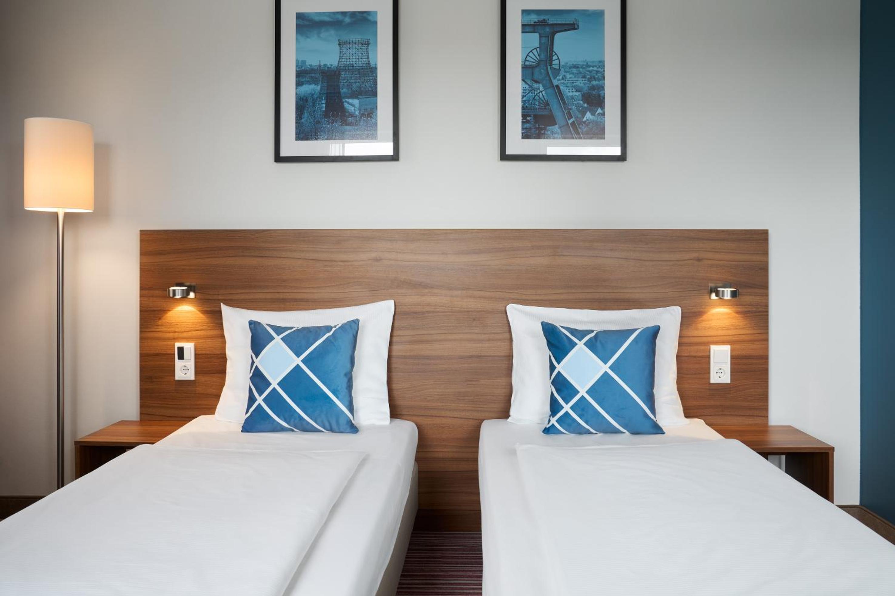 Quiet Standard Twin Room with City View photo 3