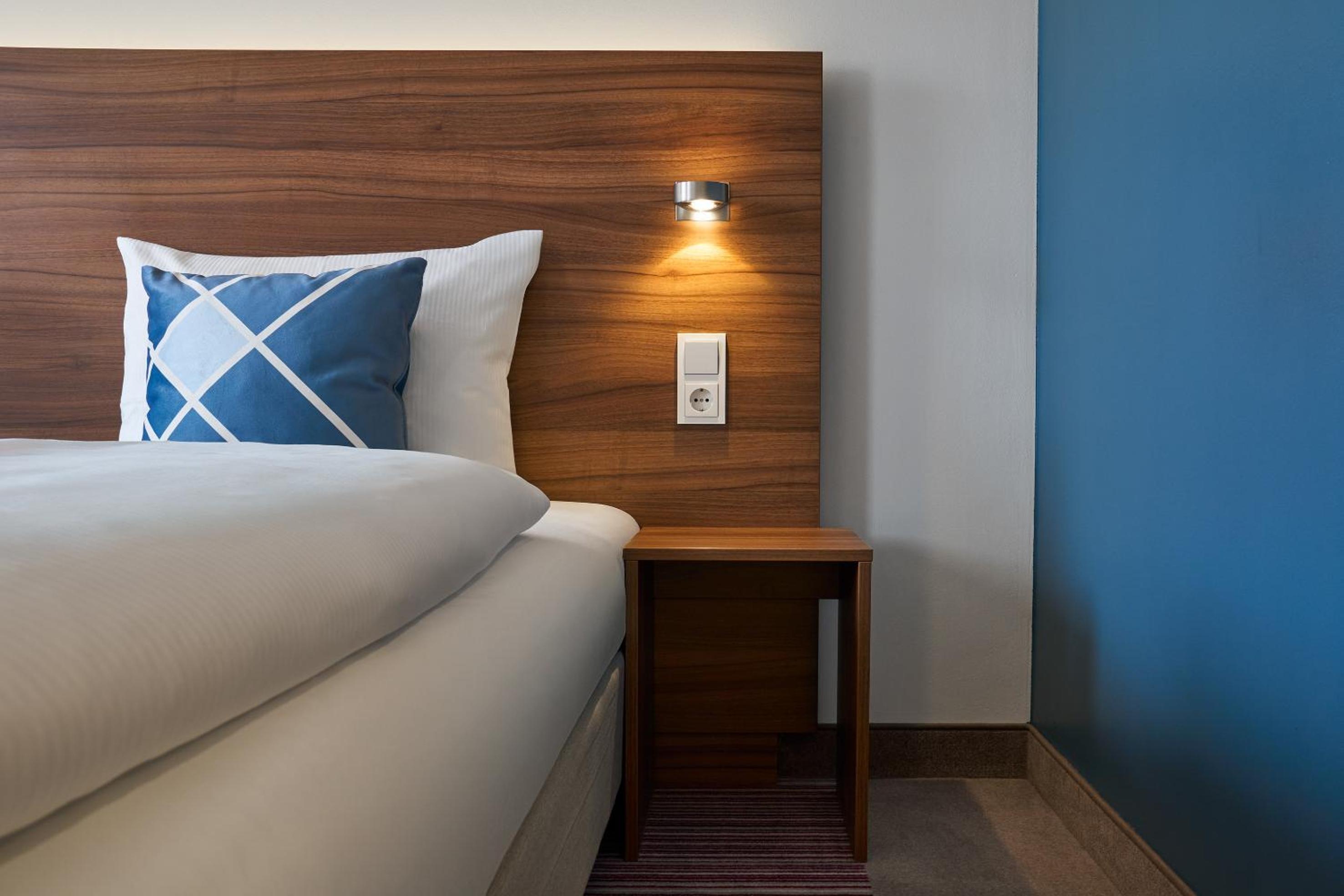 Standard Twin Room with Street View photo 2