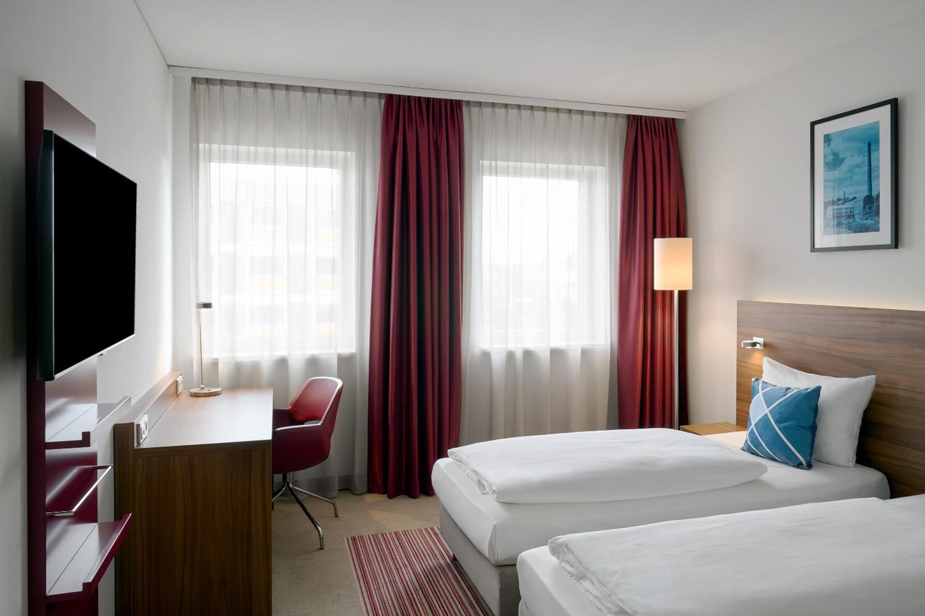 Standard Twin Room with Street View photo 3