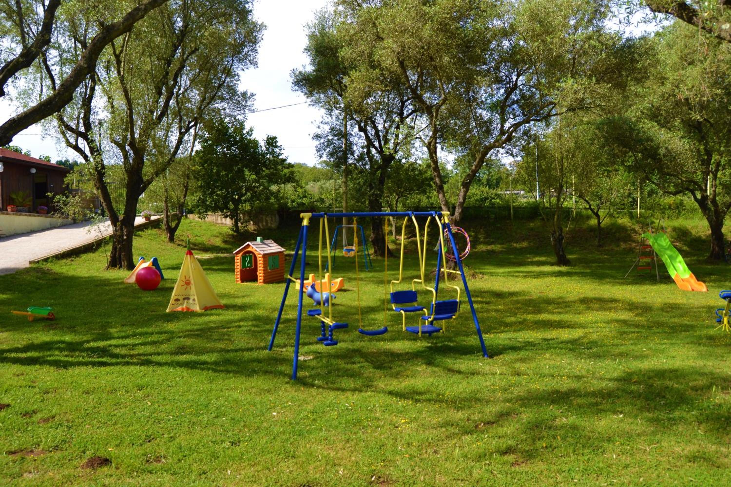 Family Studio - Photo 12