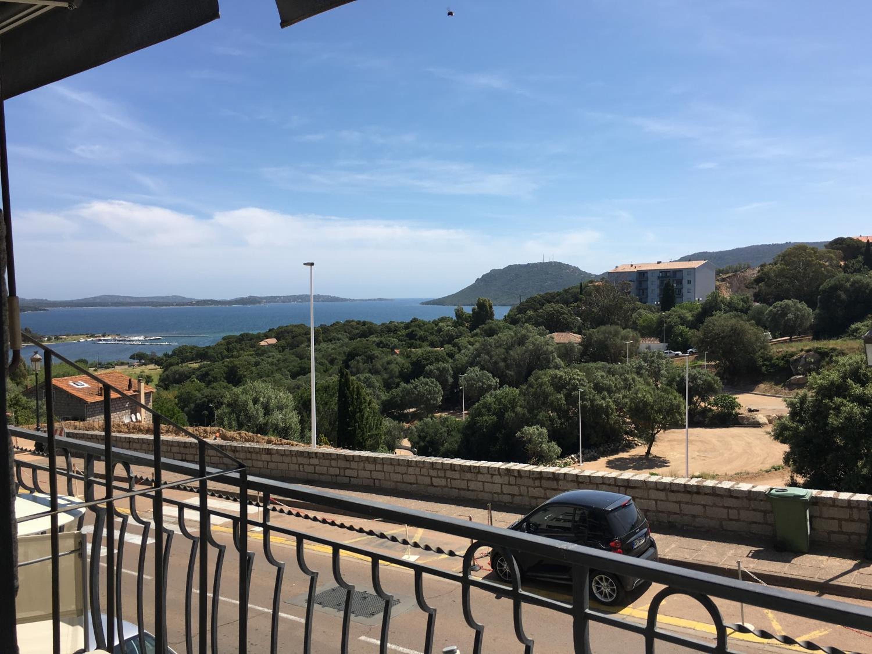 One-Bedroom Apartment with Balcony and Sea View (2 Adults) - Photo 8