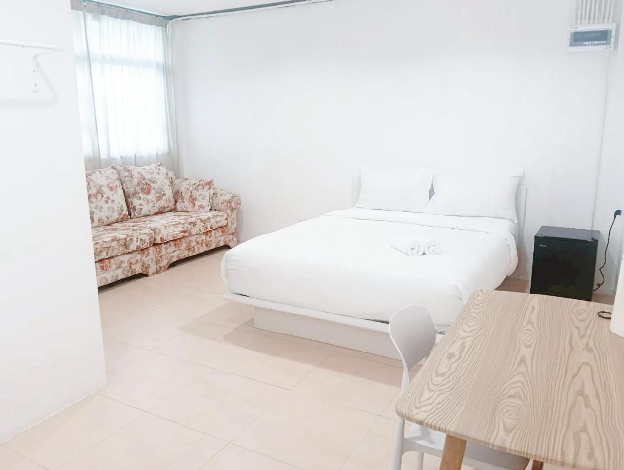 Deluxe King Room photo 2
