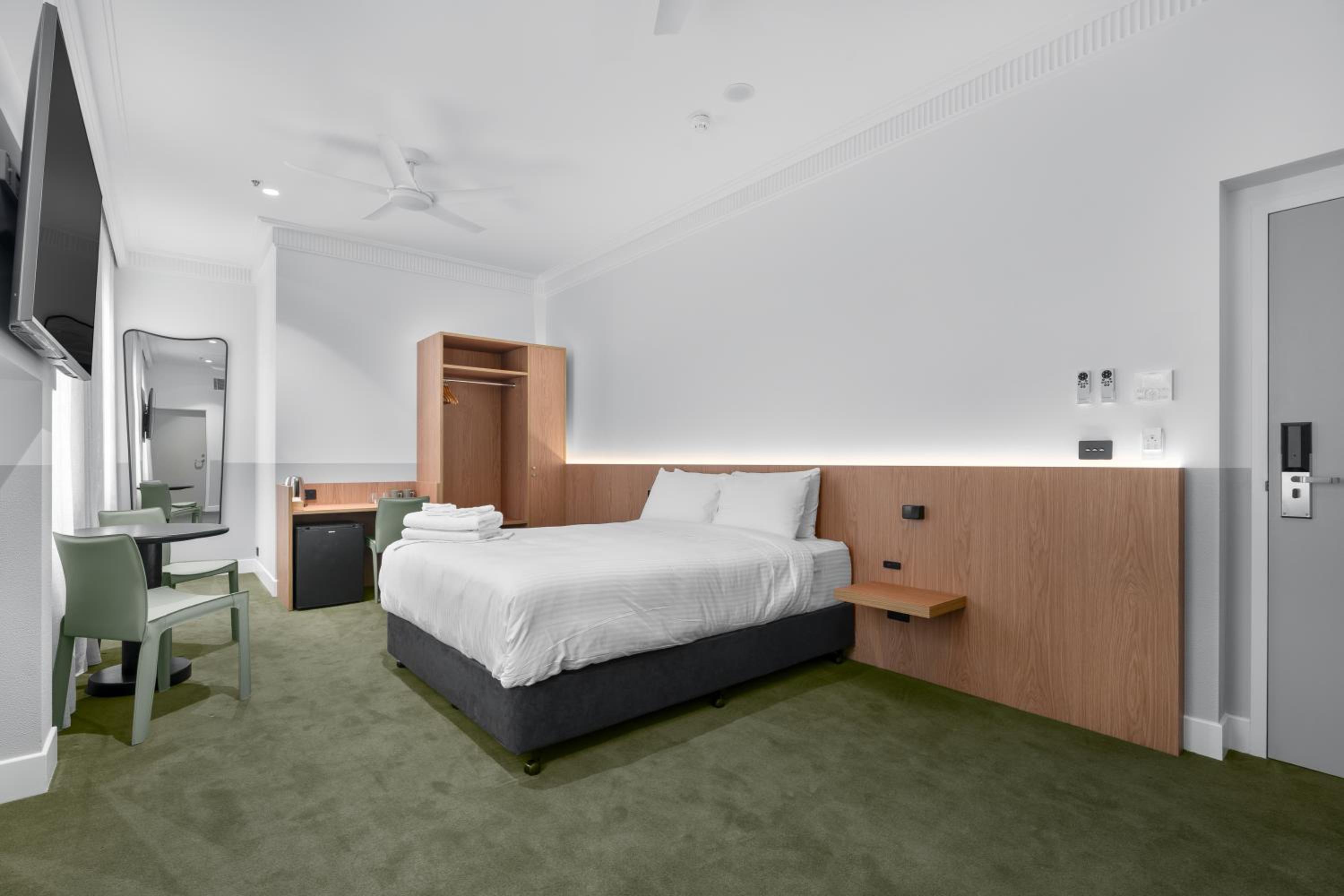 Deluxe Queen Room