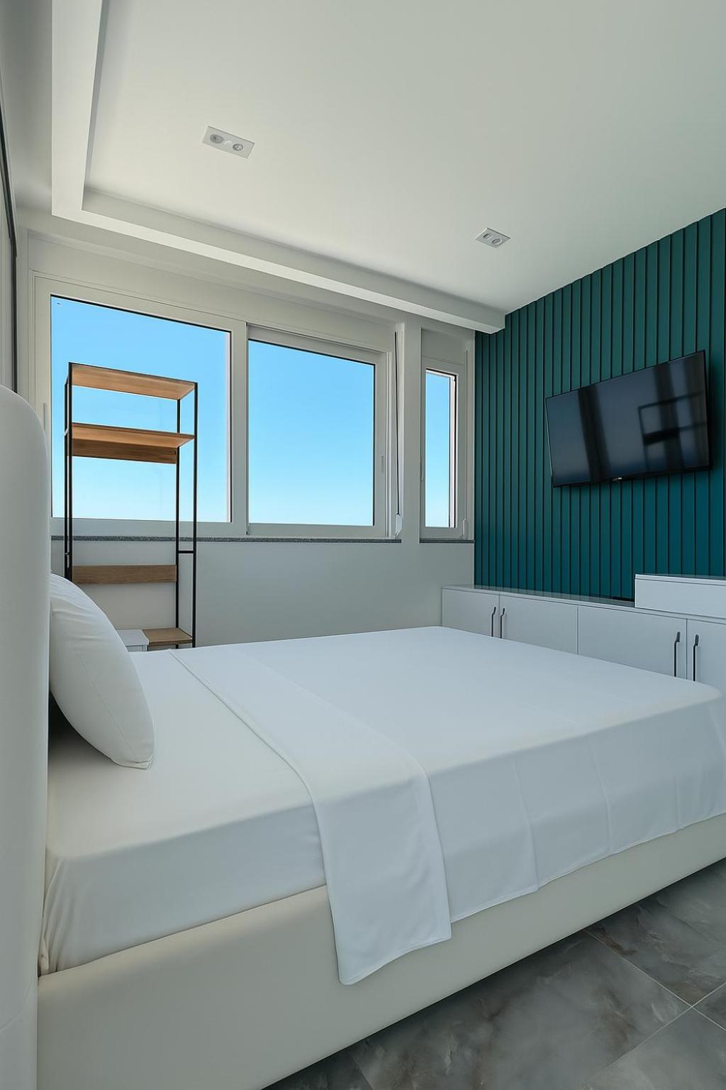 Deluxe Double Room with Balcony and Sea View