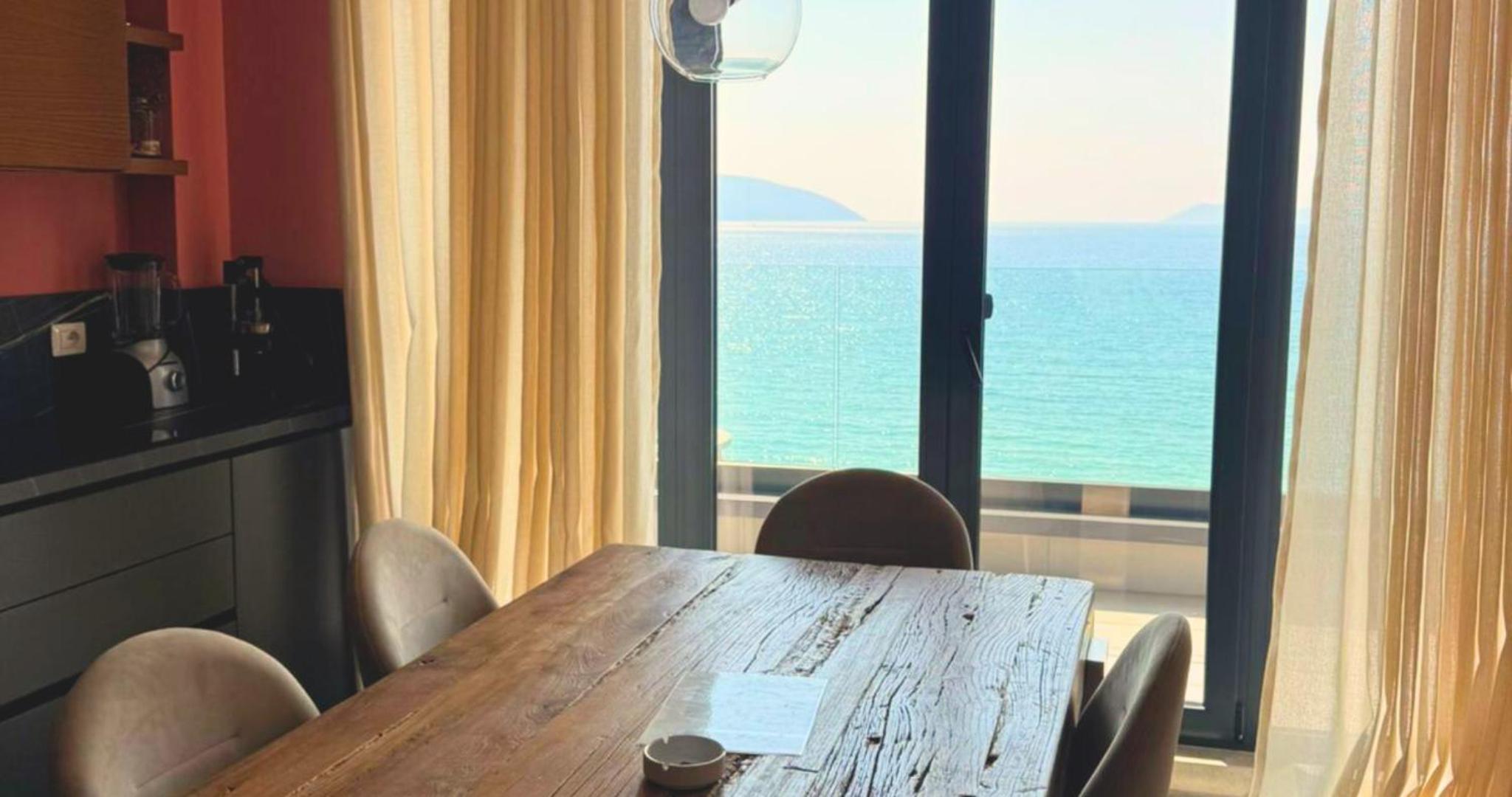 Three-Bedroom Deluxe Apartment