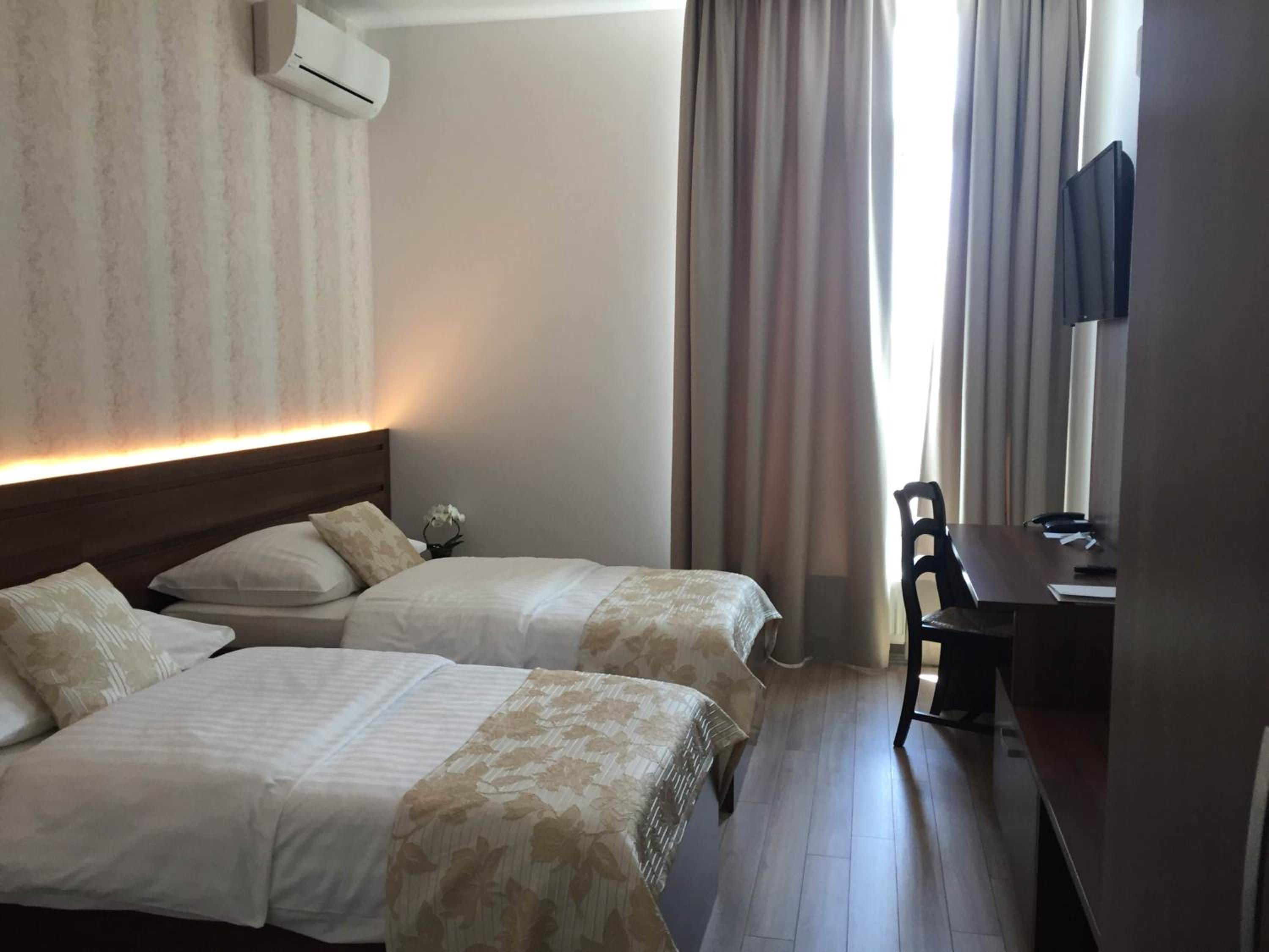Superior Double or Twin Room photo 3